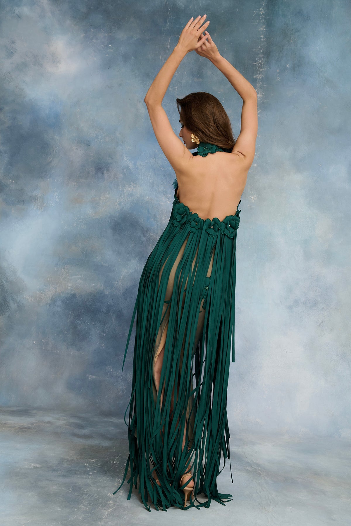 نور فتح الله N0730 - فستان هالتر زمردي مع شراريب متدفقة