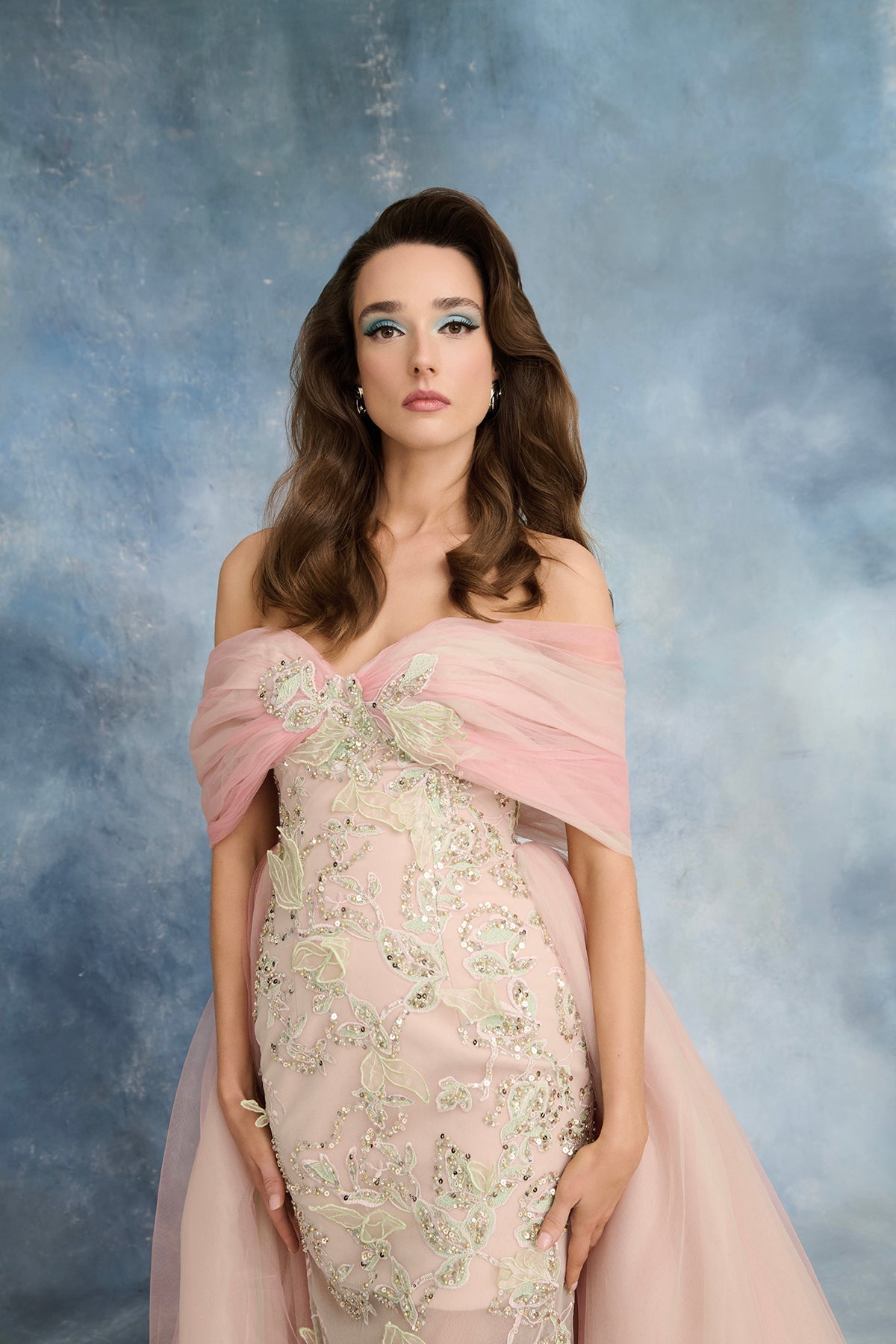 نور فتح الله N0734 - فستان مكشوف الكتفين بلون الخدود مع تطريز بالخرز