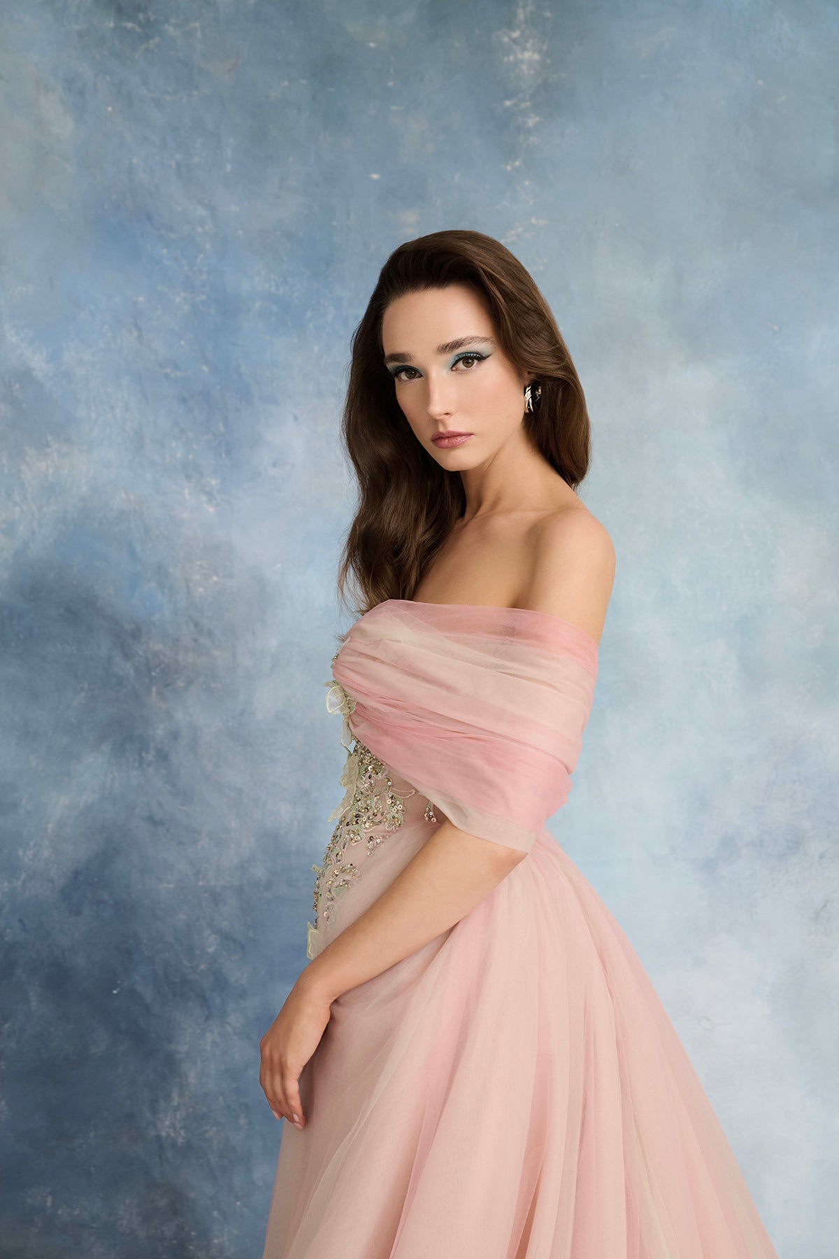 نور فتح الله N0734 - فستان مكشوف الكتفين بلون الخدود مع تطريز بالخرز