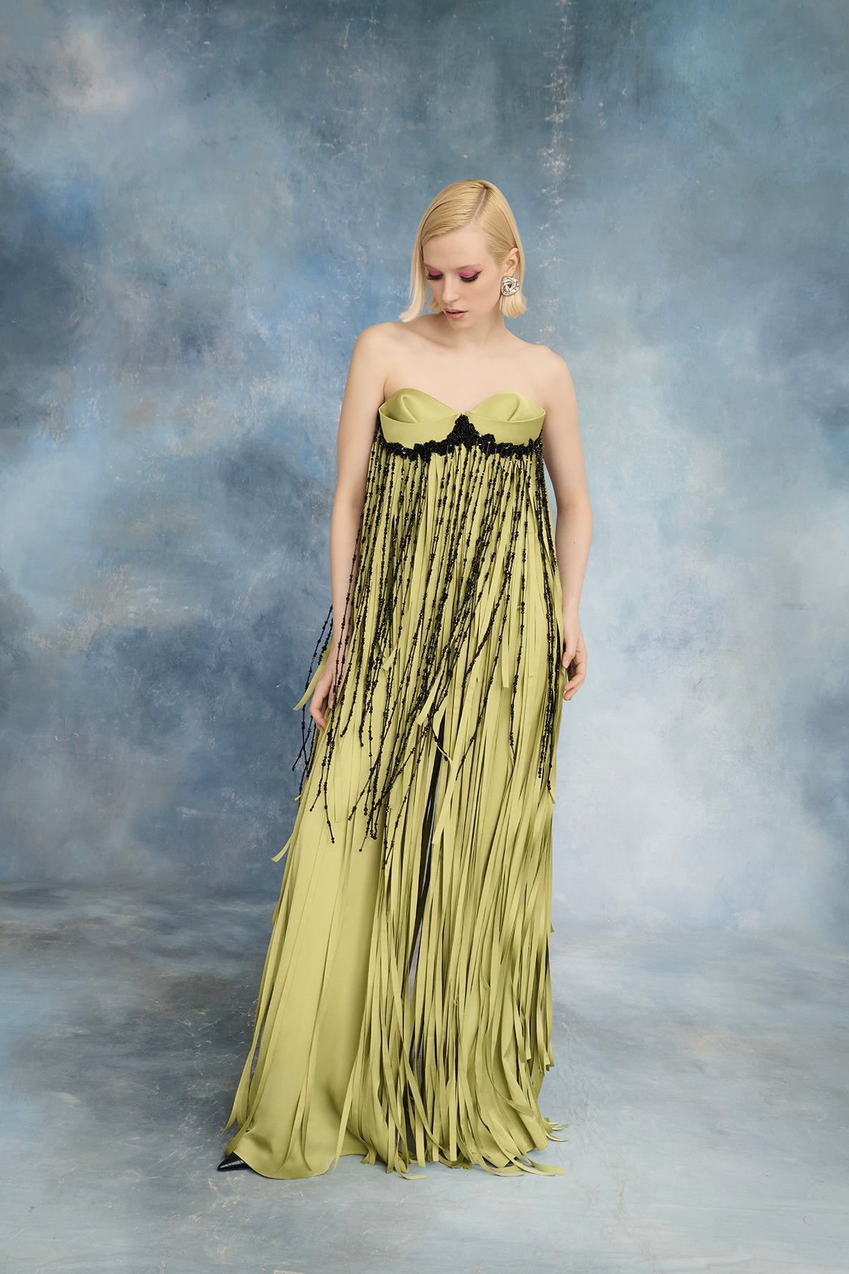 نور فتح الله N0736 - جمبسوت كريب ساتان بدون أكتاف مع شراريب من الخرز