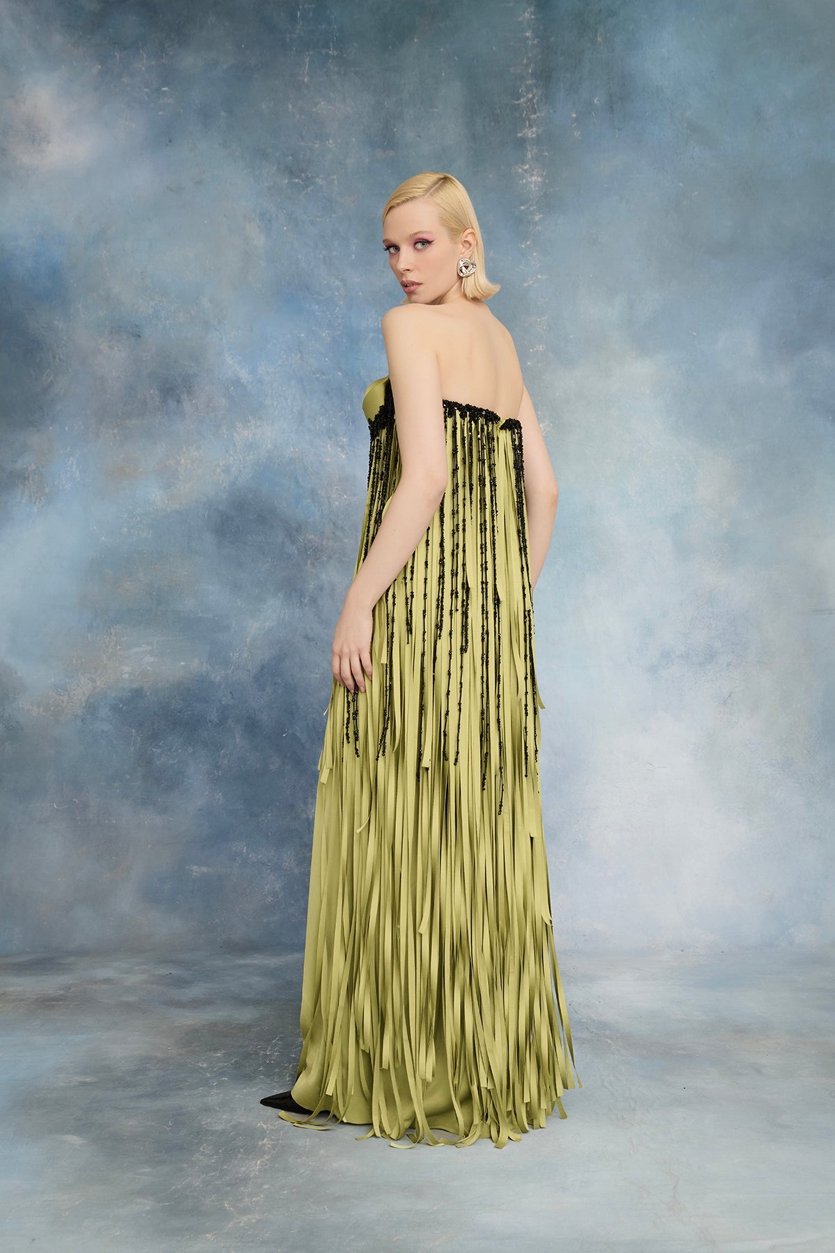 نور فتح الله N0736 - جمبسوت كريب ساتان بدون أكتاف مع شراريب من الخرز