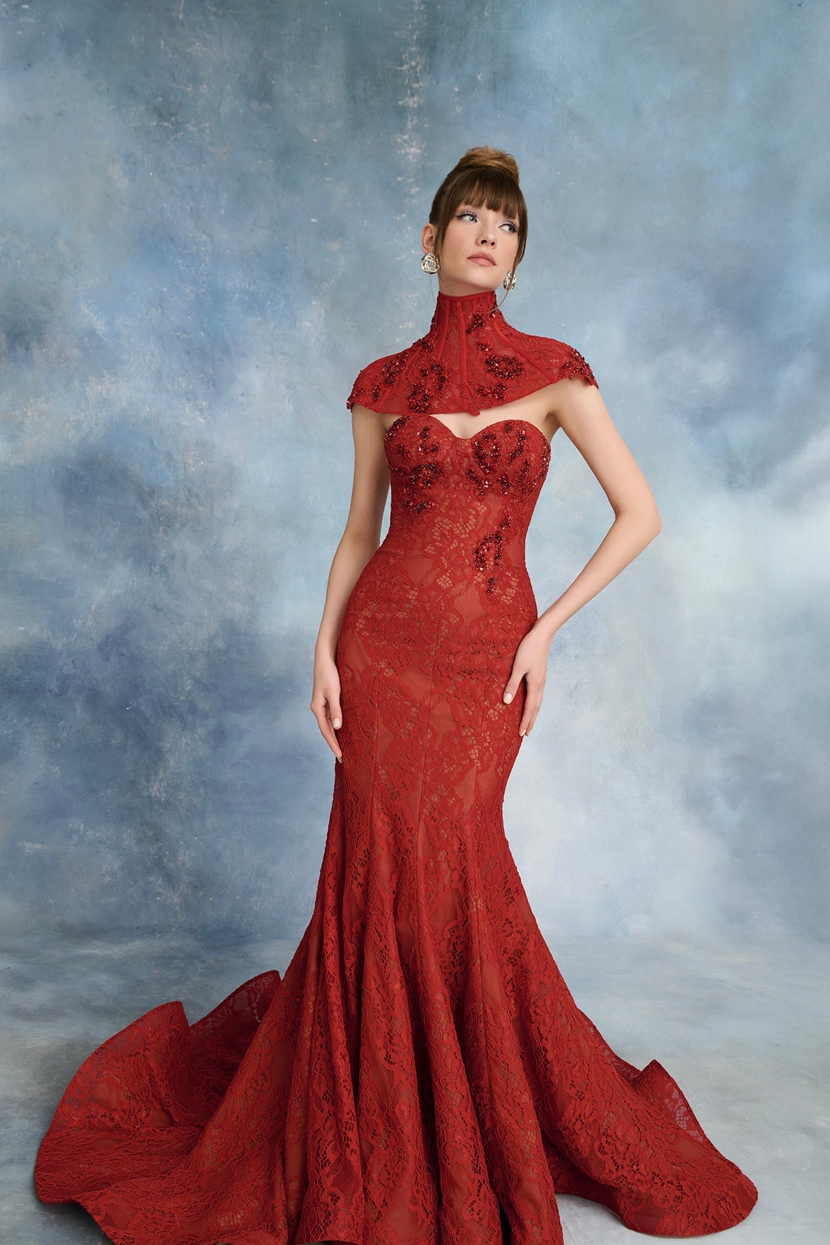 نور فتح الله N0738 - فستان سهرة دانتيل قرمزي مع بوليرو مزين بالخرز