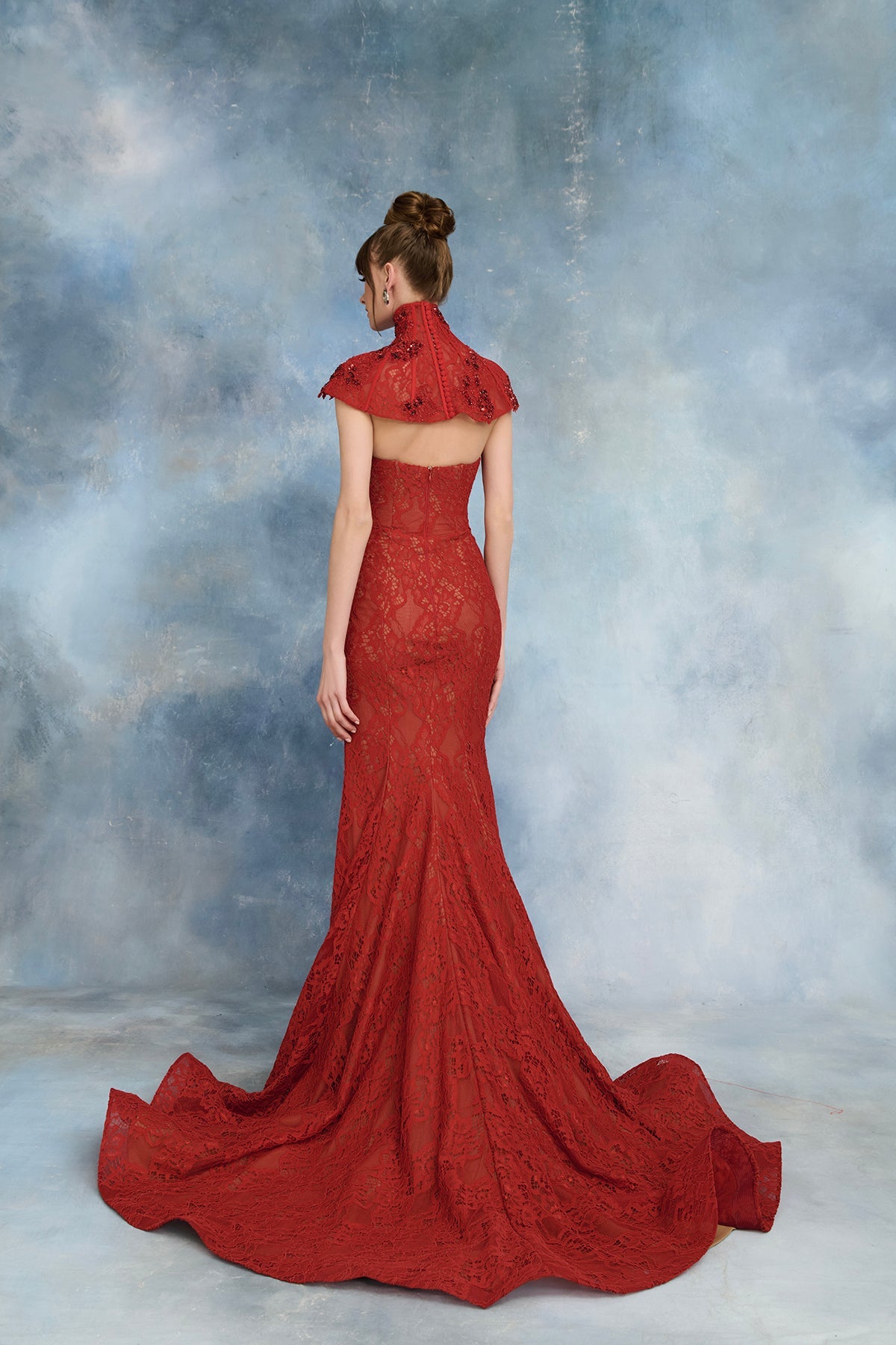 نور فتح الله N0738 - فستان سهرة دانتيل قرمزي مع بوليرو مزين بالخرز