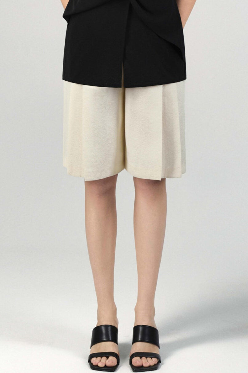 Abigail High-waisted Bermuda Shorts