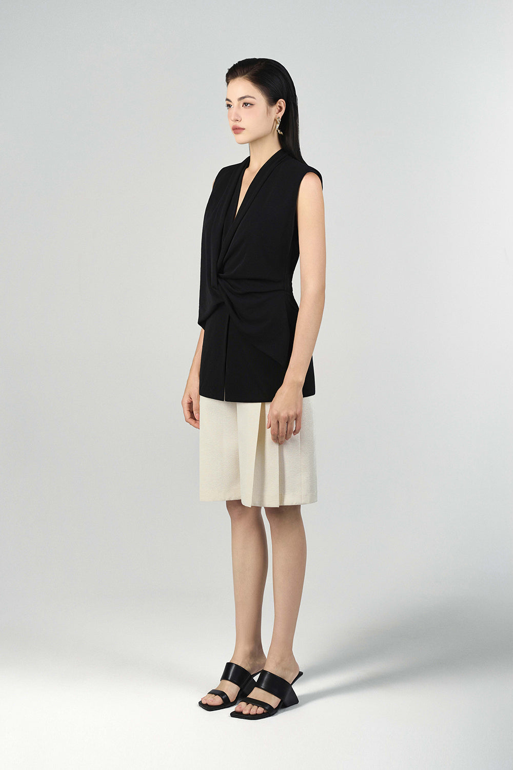 Abigail High-waisted Bermuda Shorts