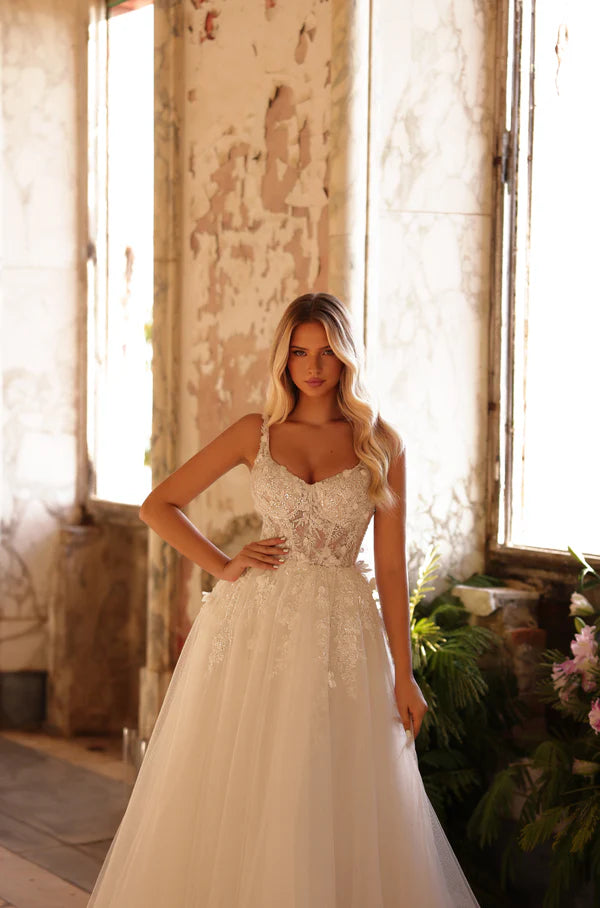 Caroline 44020