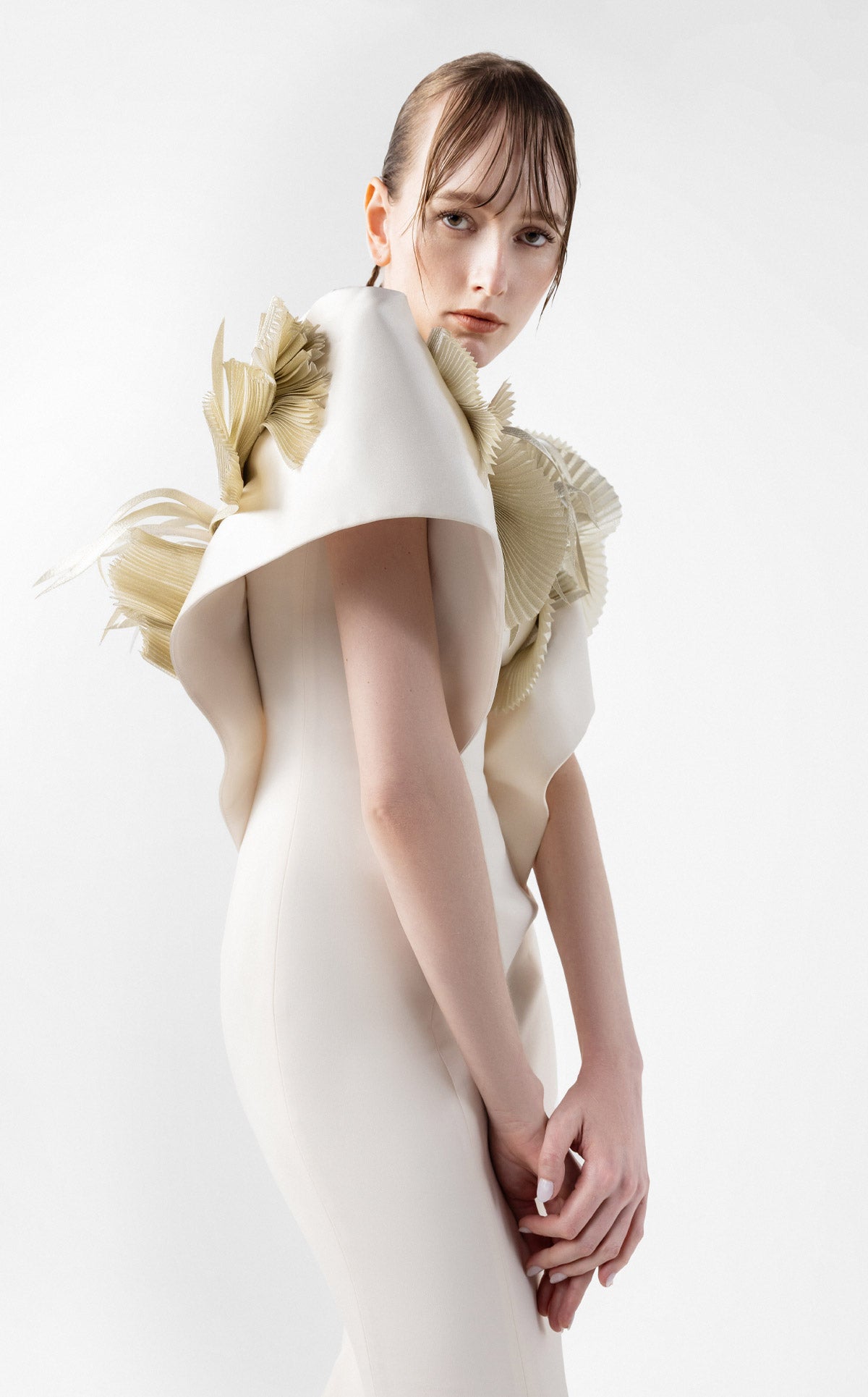 Cream Dream Elegance with Golden Sculptural Accents G2005