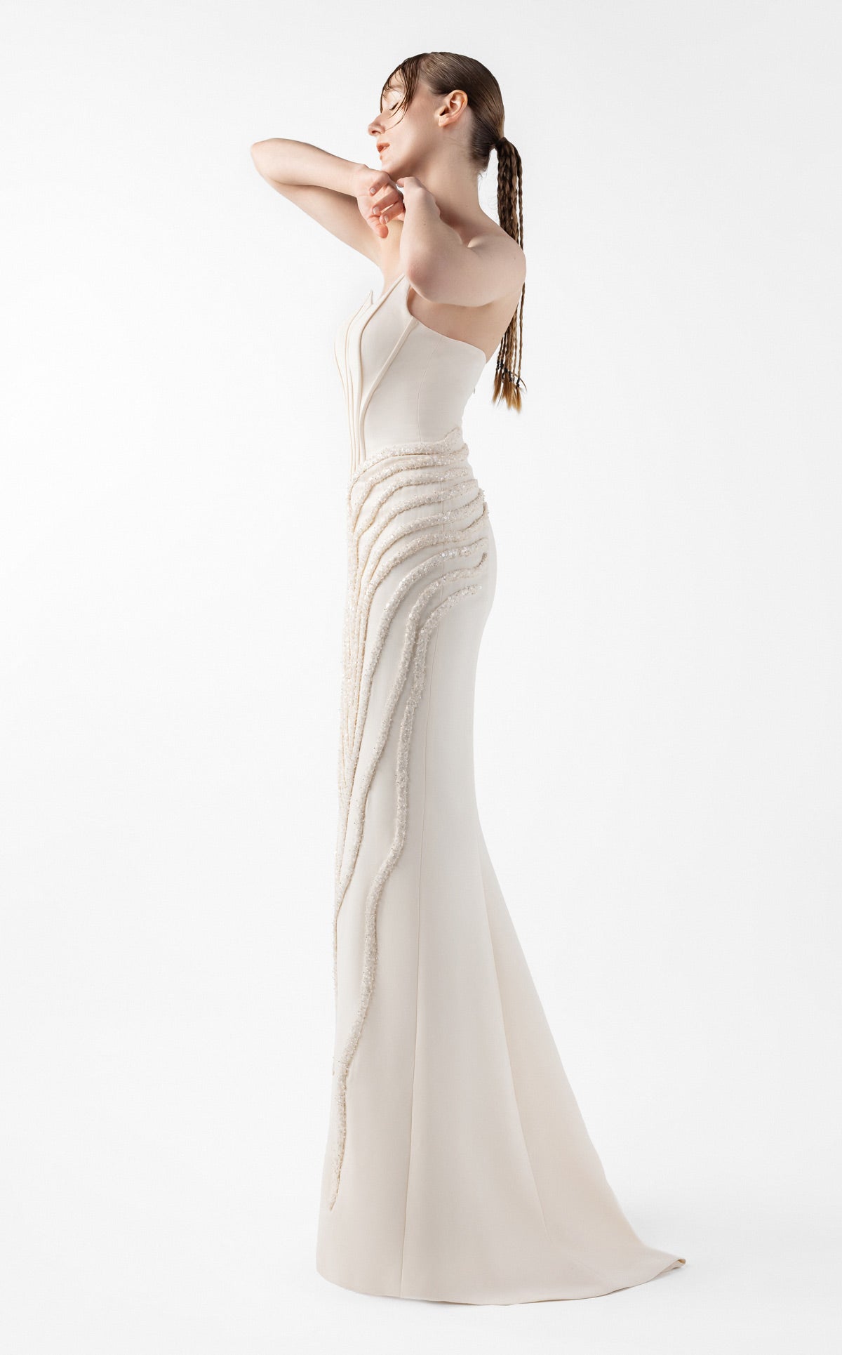 Architectural Elegance with Ribbed Lace Detailing G2032