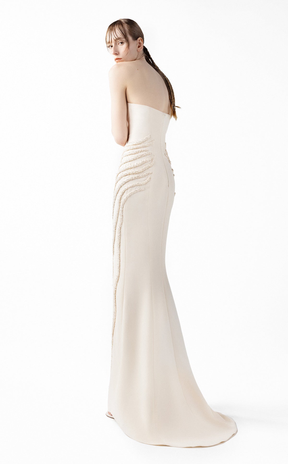 Architectural Elegance with Ribbed Lace Detailing G2032