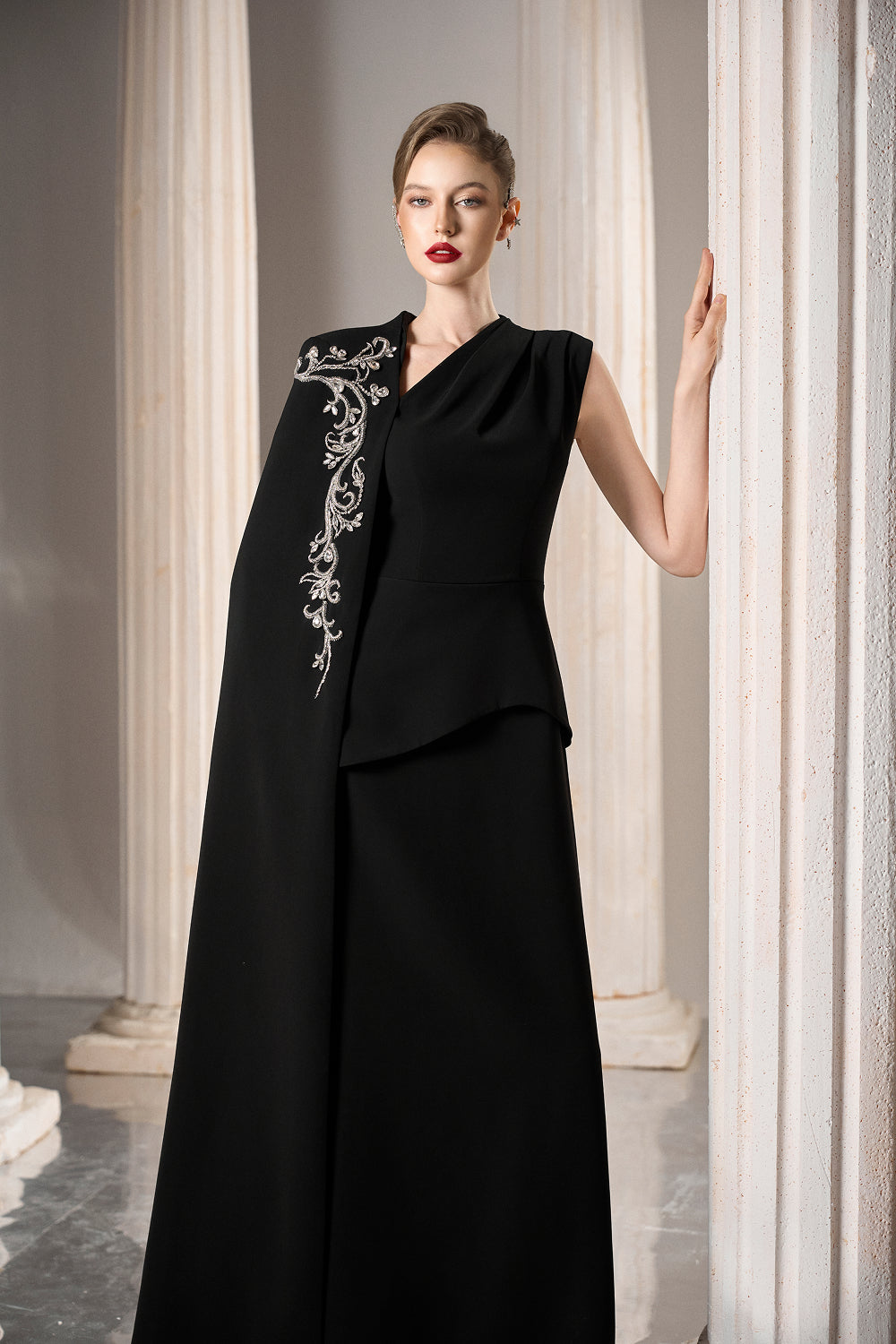 Dress Fitted black evening gown asymmetric beaded drape