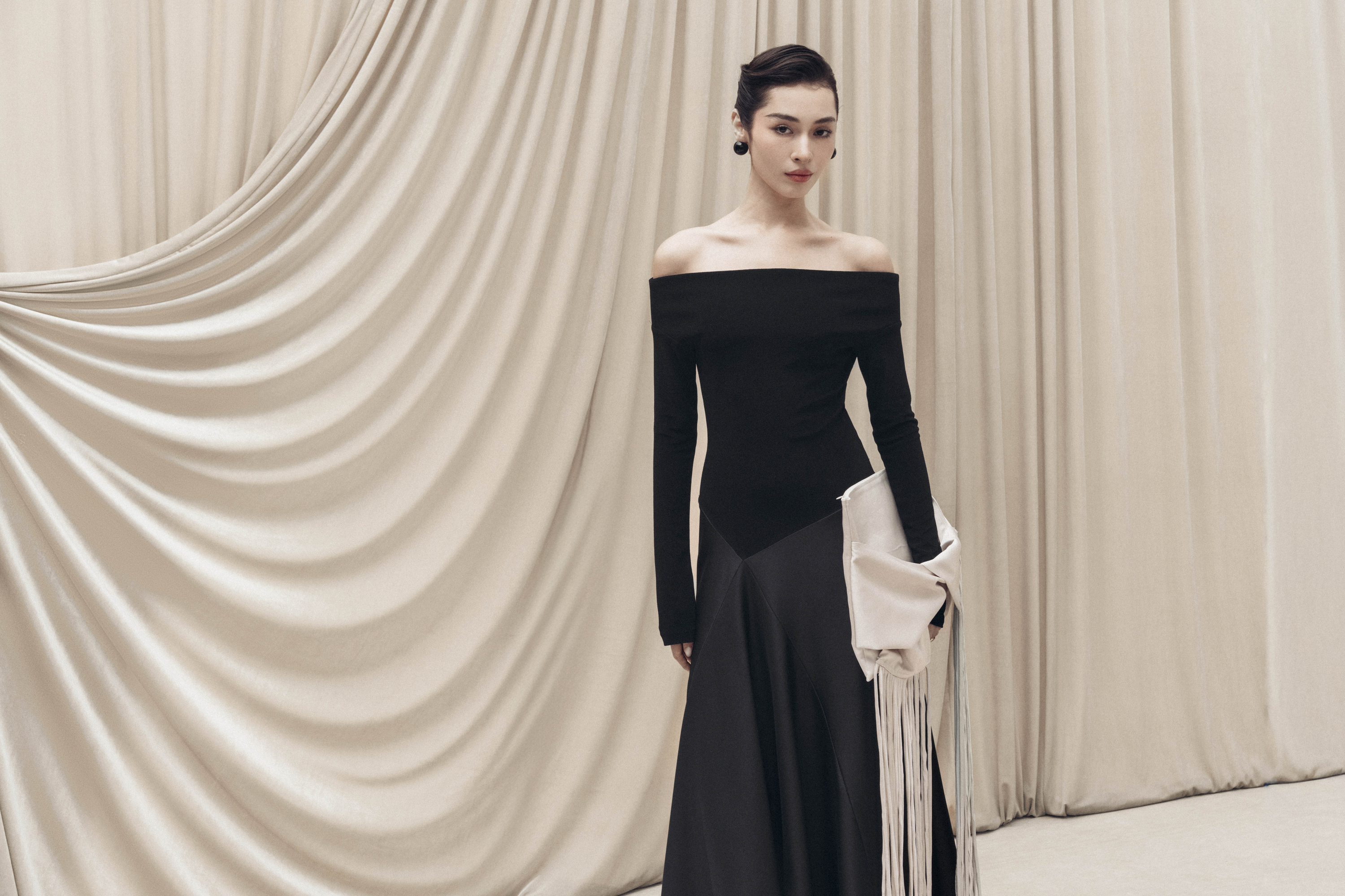 Asymmetric Off-Shoulder A-Line Midi in Black