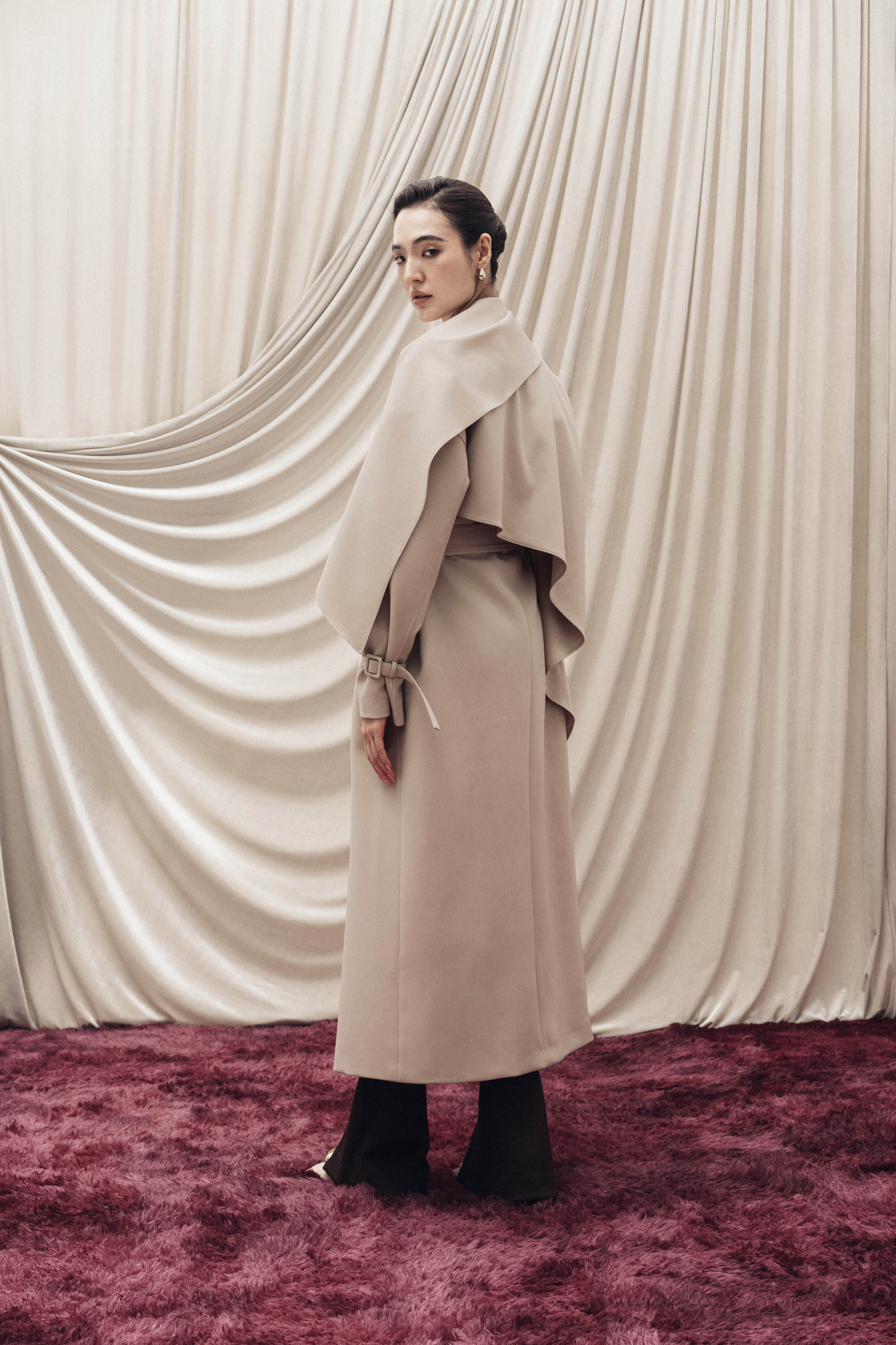 Cape-Collar Structured Trench Coat in Hazelnut