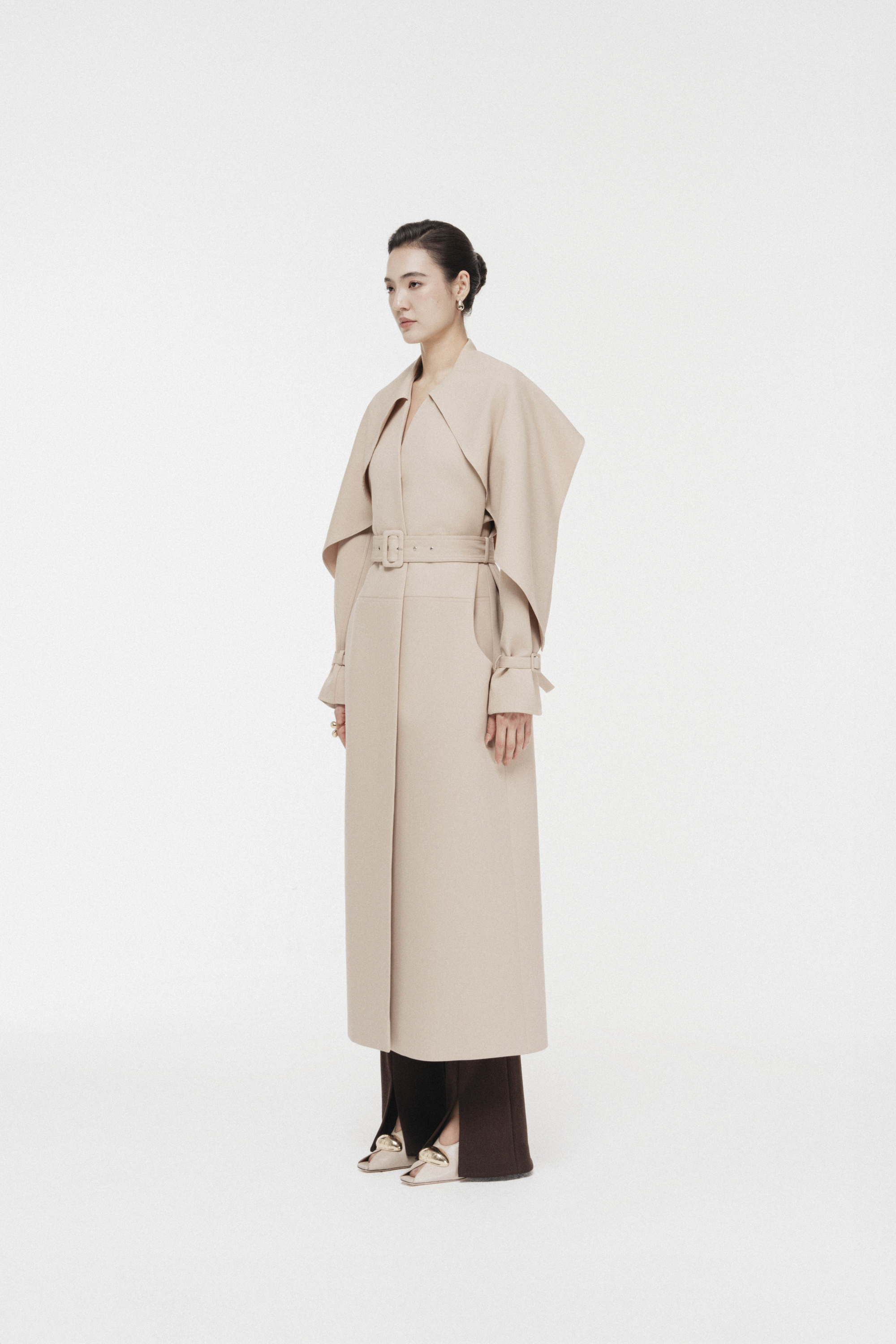 Cape-Collar Structured Trench Coat in Hazelnut