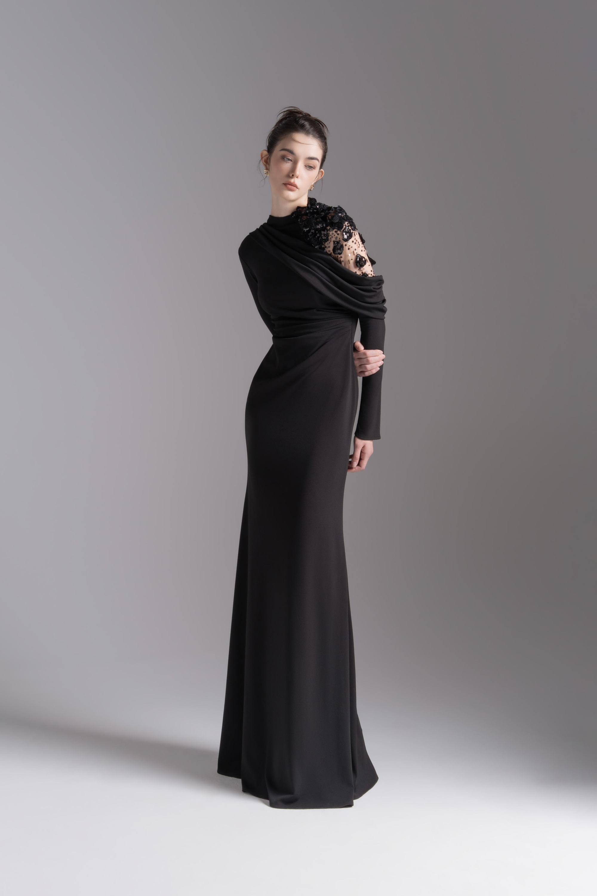 Lace Halo Midi in Black