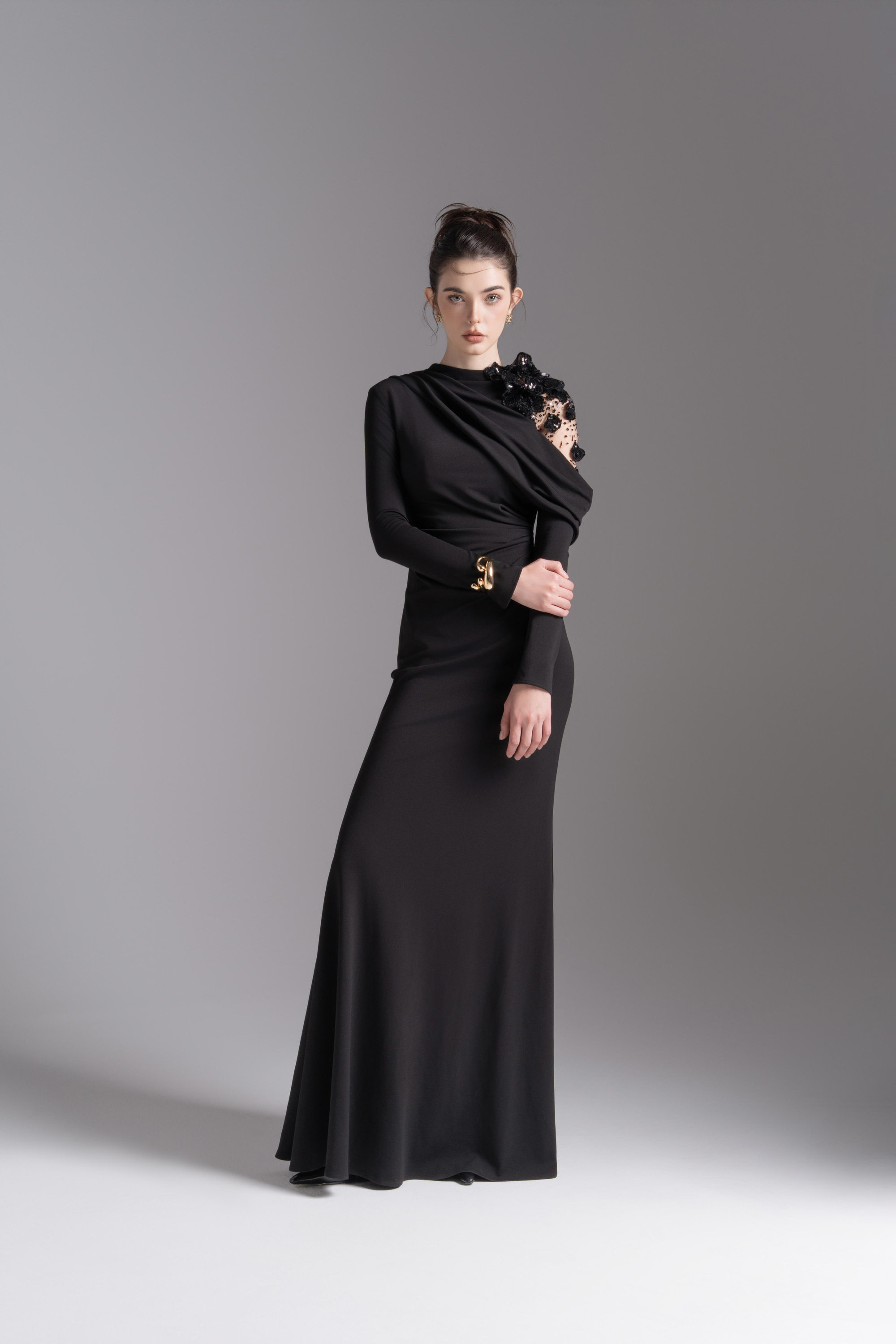 Lace Halo Midi in Black