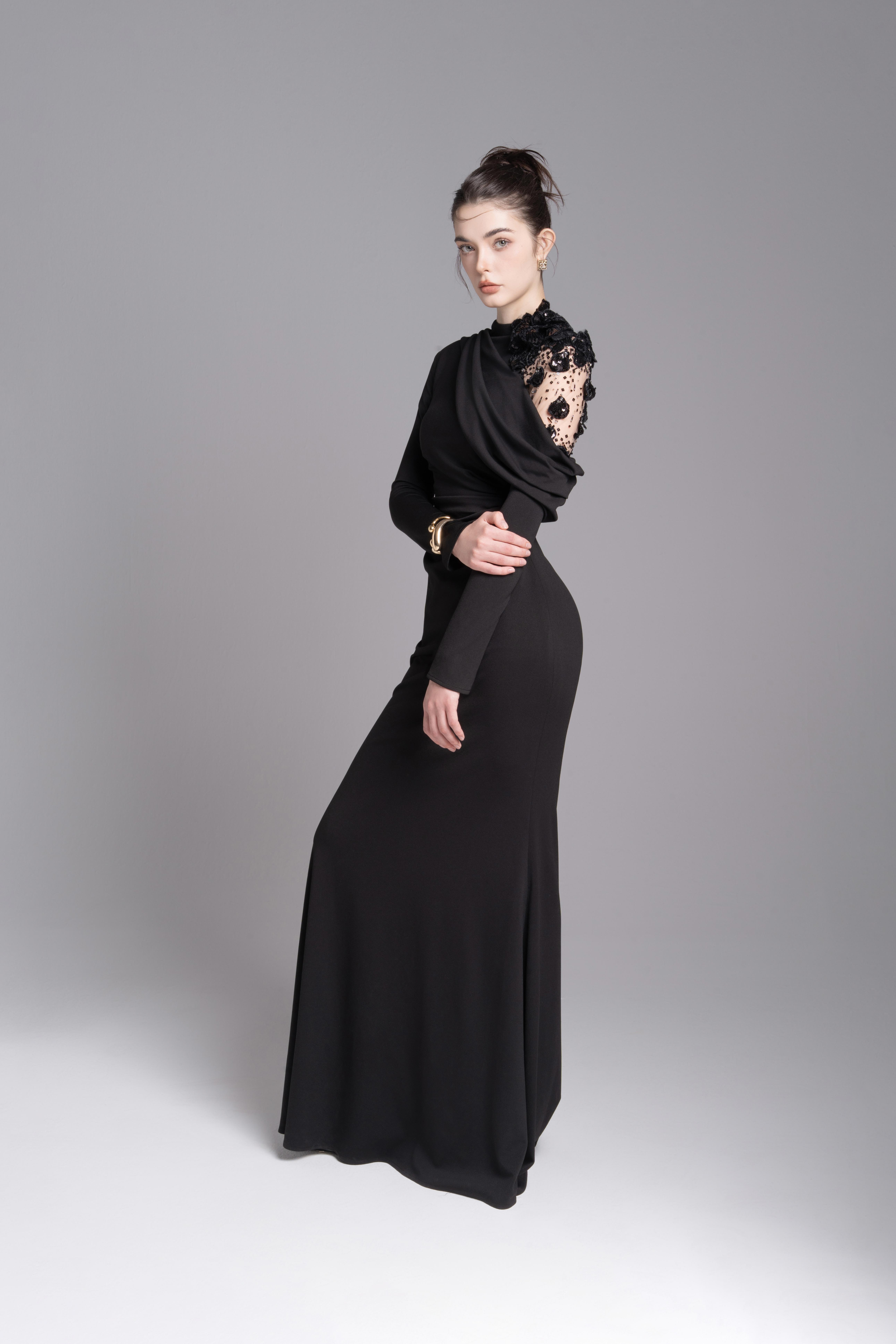 Lace Halo Midi in Black