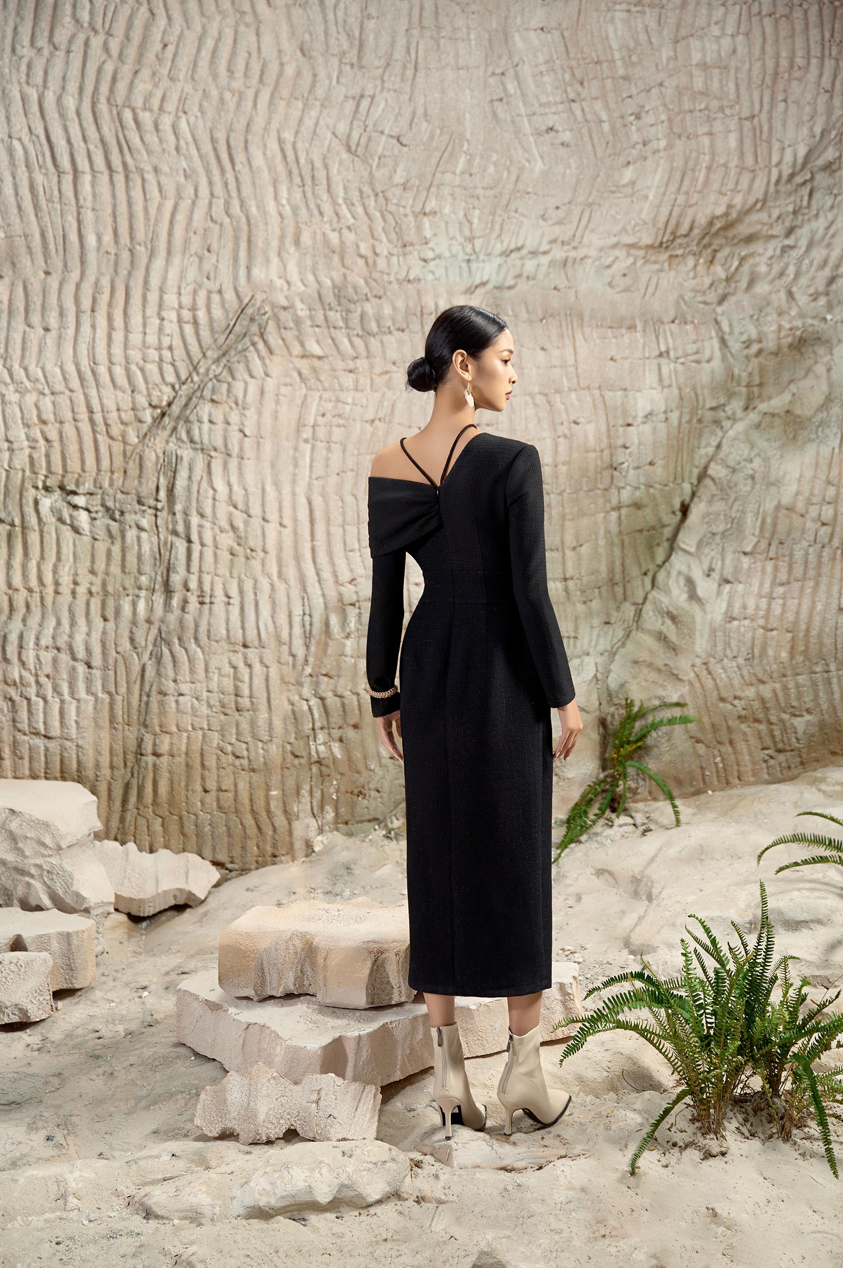 Gravel Diagonal Shoulder Dress