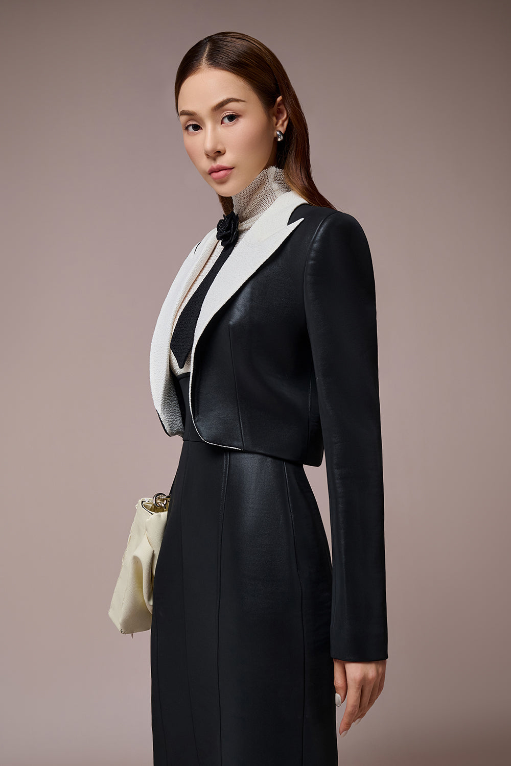 Yara Curved Flaps Croptop Blazer