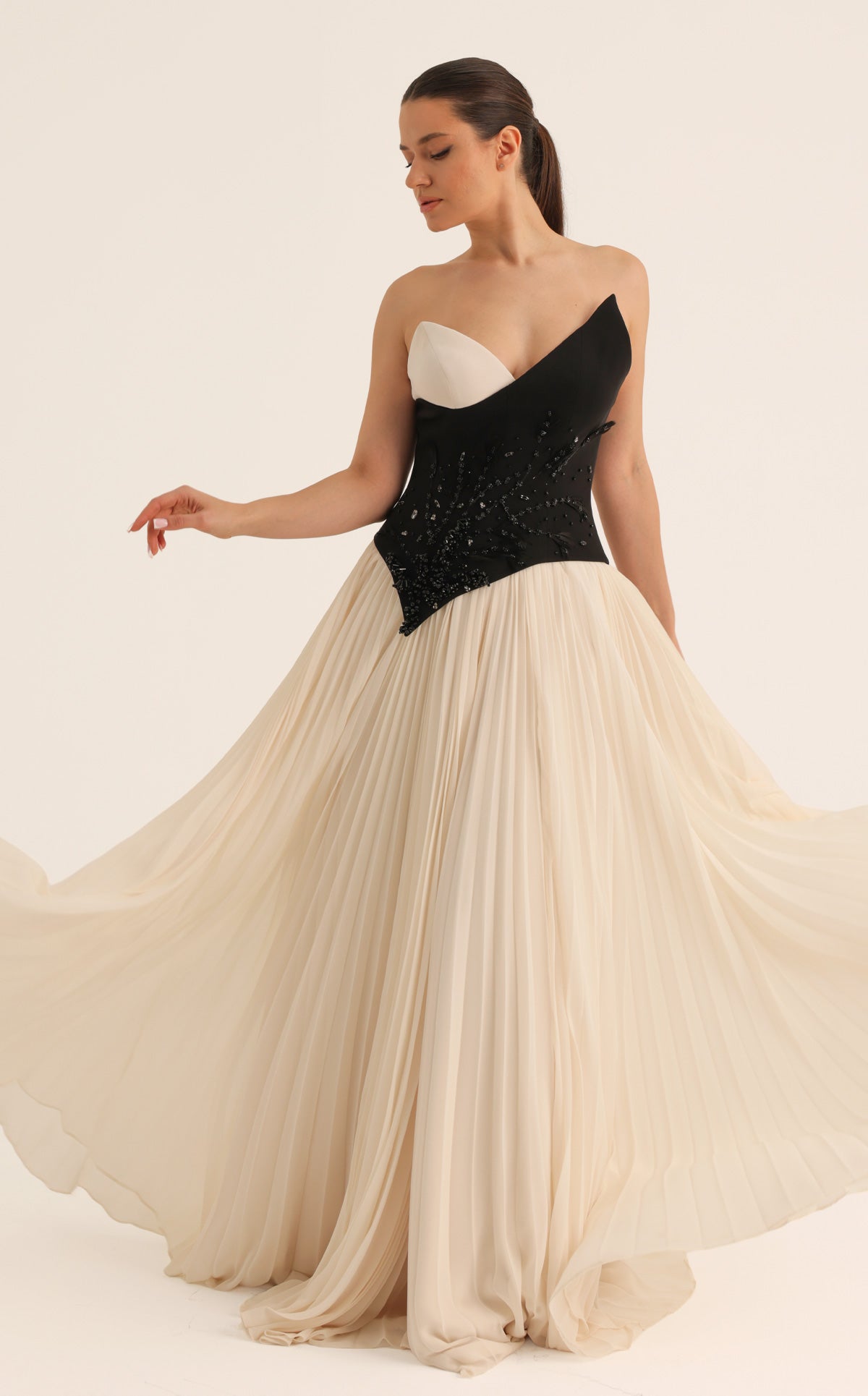 MNM Couture O07808