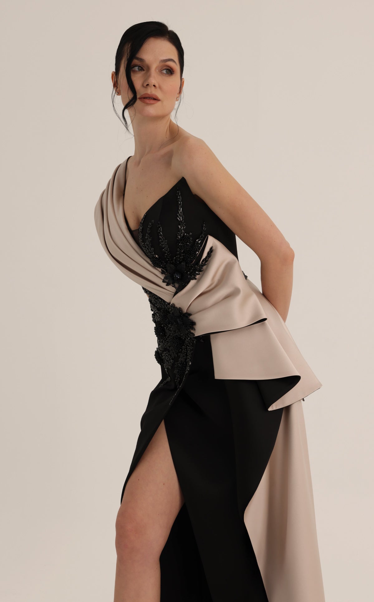 MNM Couture O07853