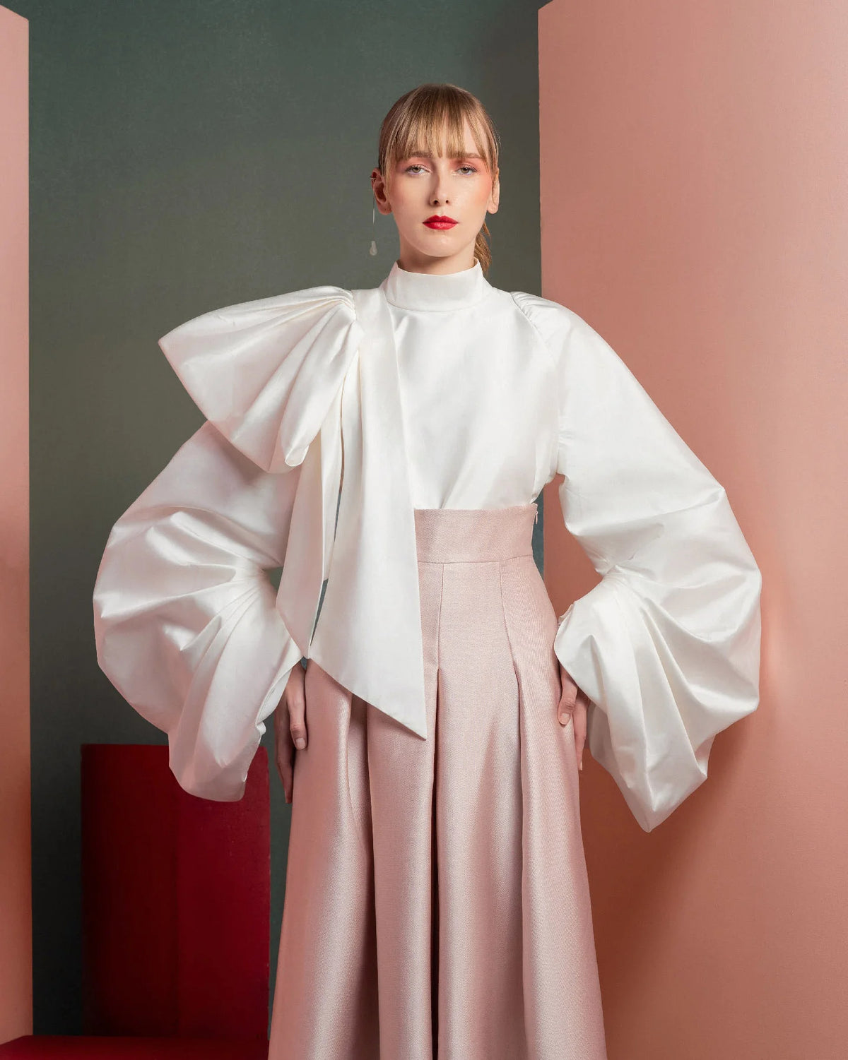 Style GOF2523 Exaggerated Sleeves White Taffeta Blouse Chic Pink Wide-Leg Pants