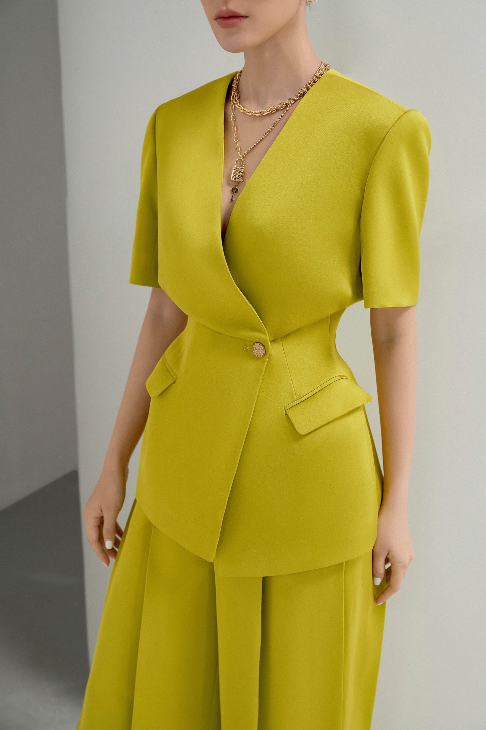 Luster Puffed Hips Vest Yellow Green Breeze Straight Pants