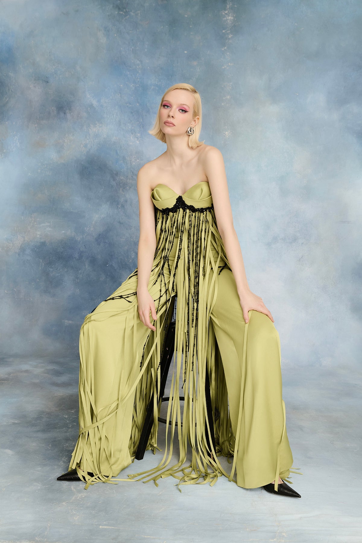 نور فتح الله N0736 - جمبسوت كريب ساتان بدون أكتاف مع شراريب من الخرز