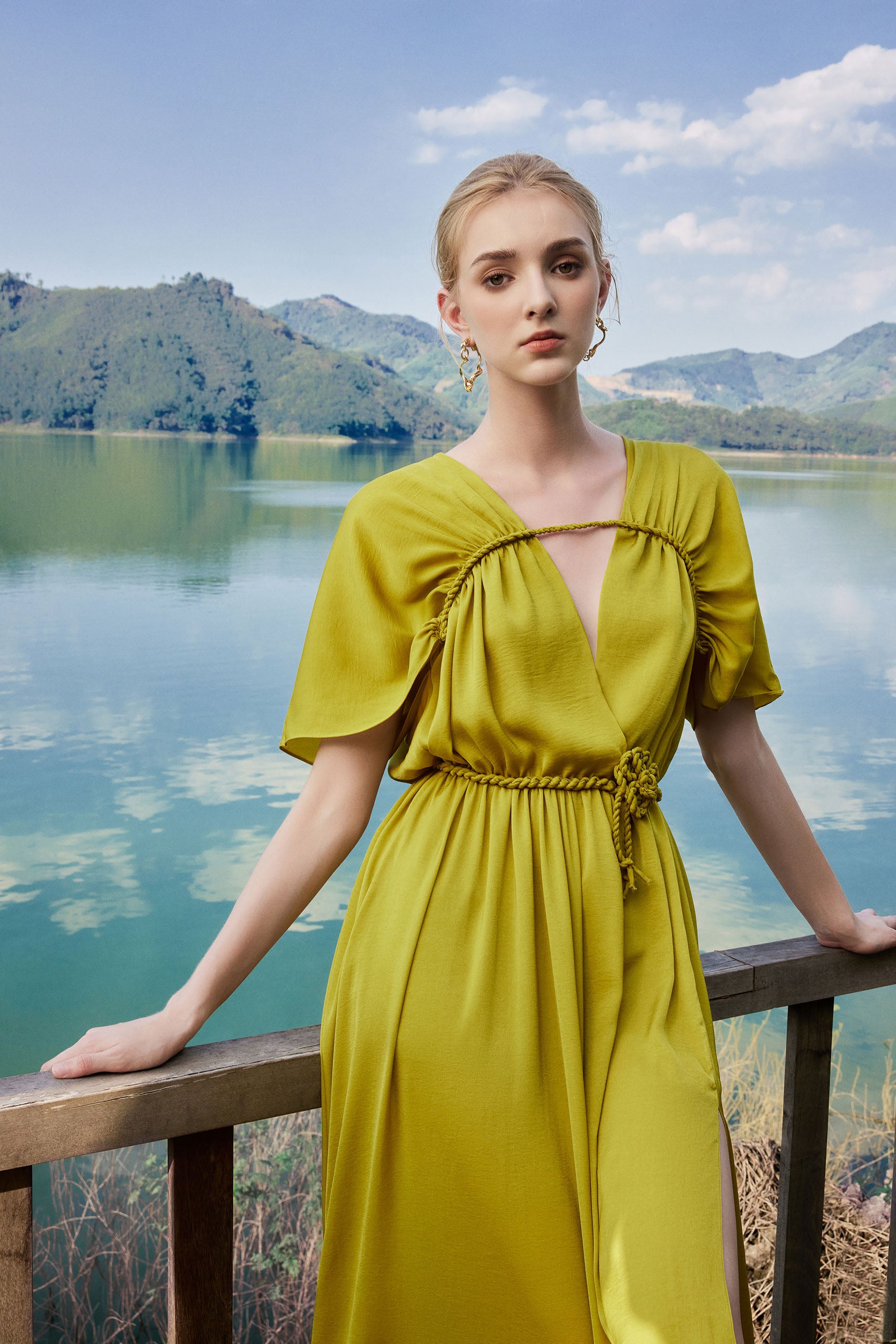 maisie maxi dress SNDYS one-shoulder satin maxi dress in olive-Green