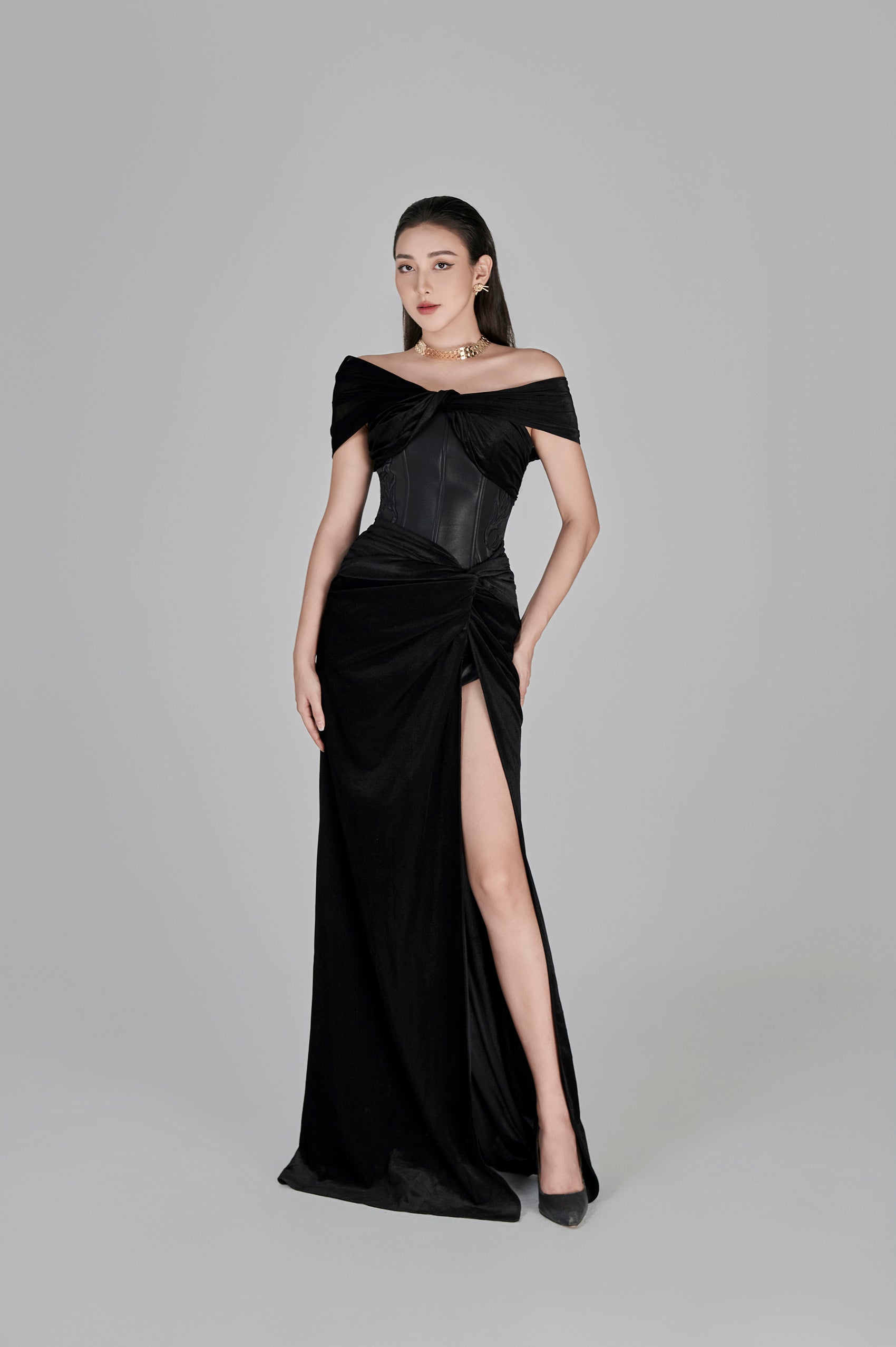 black off shoulder corset dress Ana Off-the-shoulder Gown Size:Size UK 8 Oversized Linen Maxi Dress reaching the ground without winter-sale-25-mock