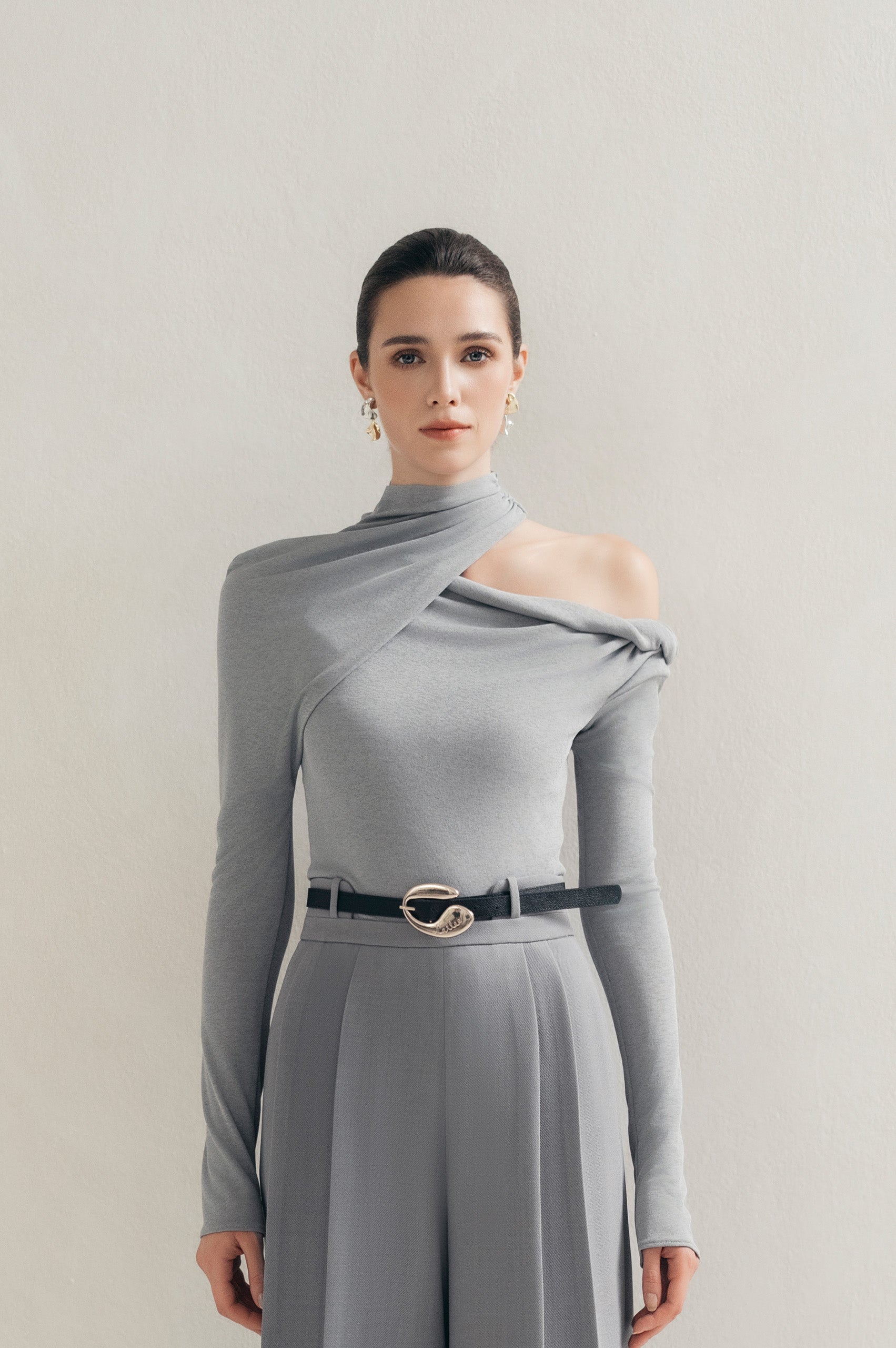 Cloudy Gray Twist Top
