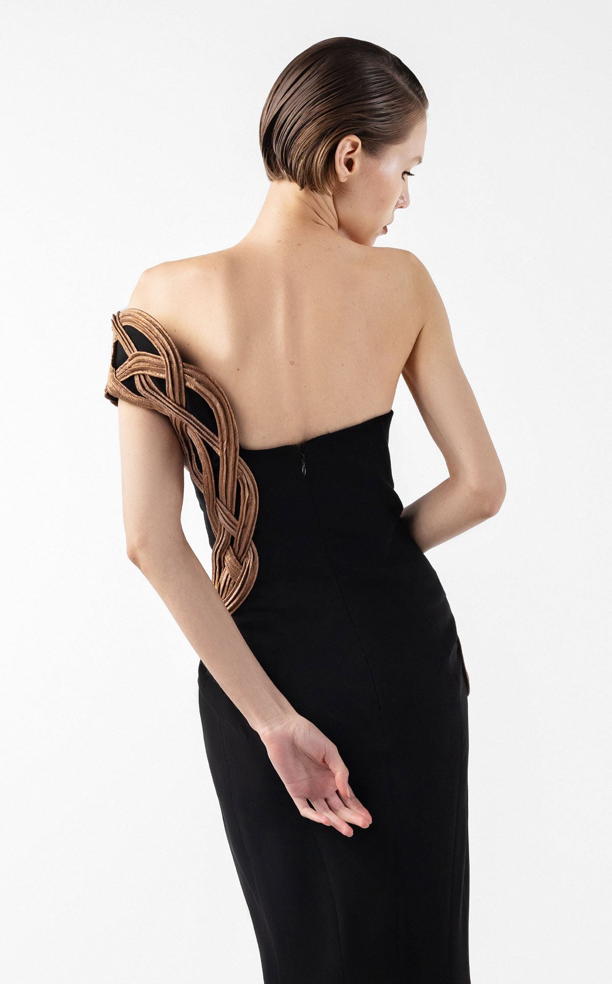 Midnight Noir Elegance with Sculptural Bronze Accents G2043