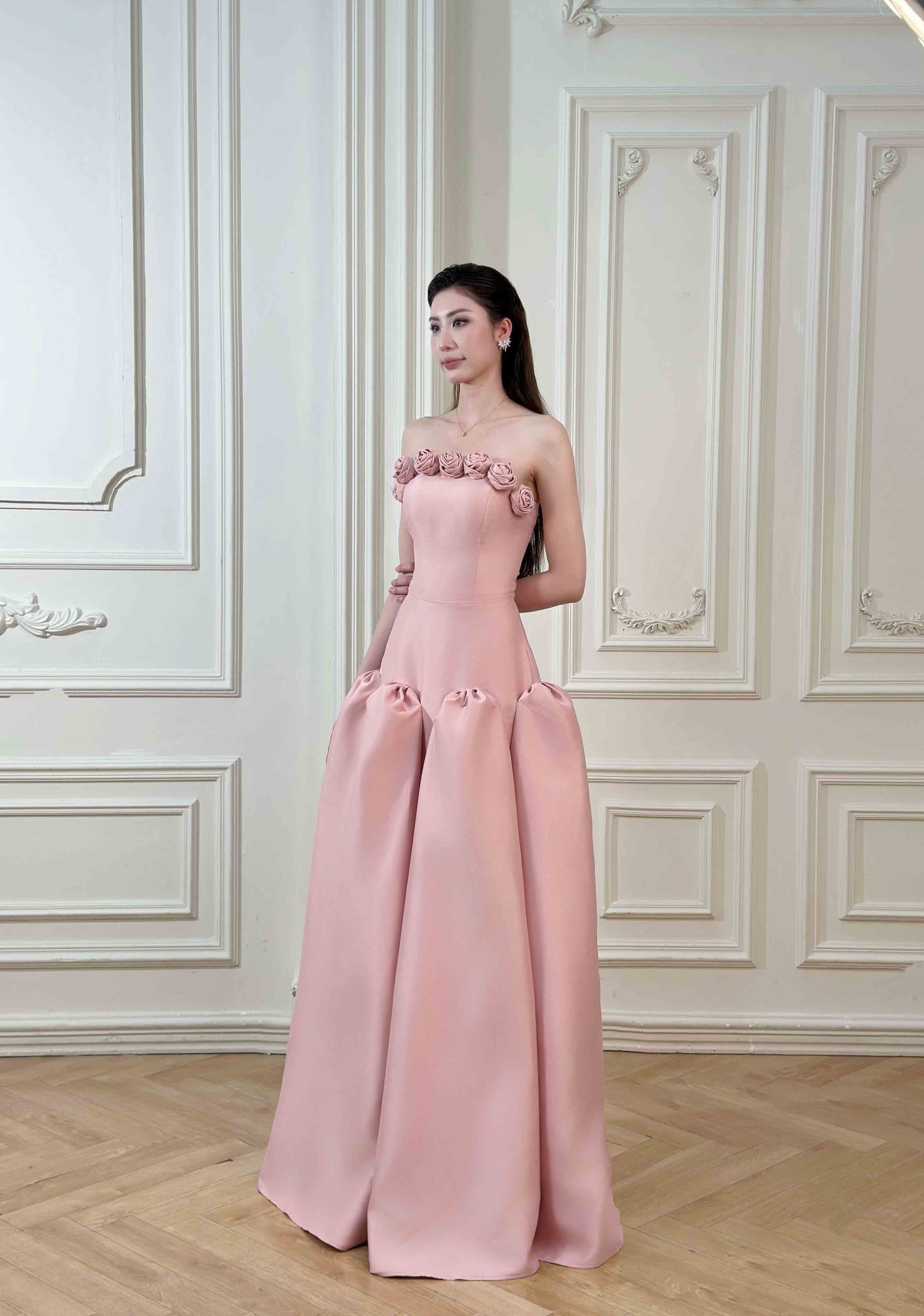 Noa Dress – Strapless Rosette Ballgown