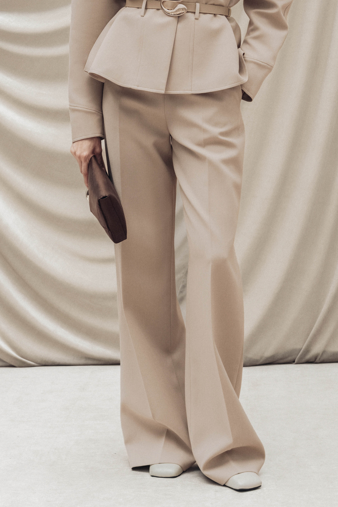 High-Waist Pleated Wide-Leg Trousers in Hazelnut