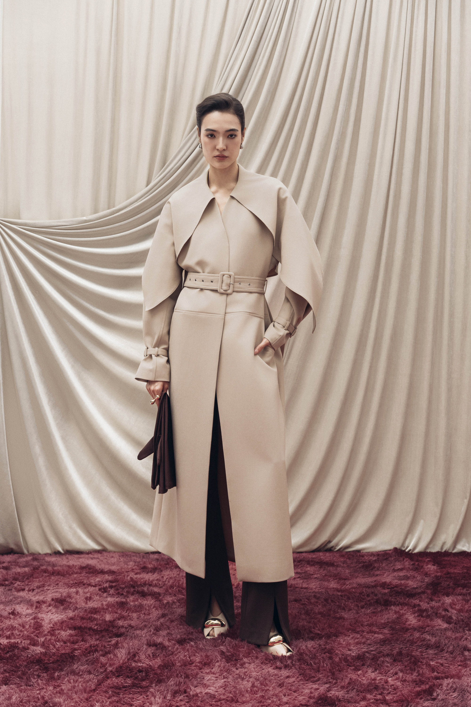 Cape-Collar Structured Trench Coat in Hazelnut