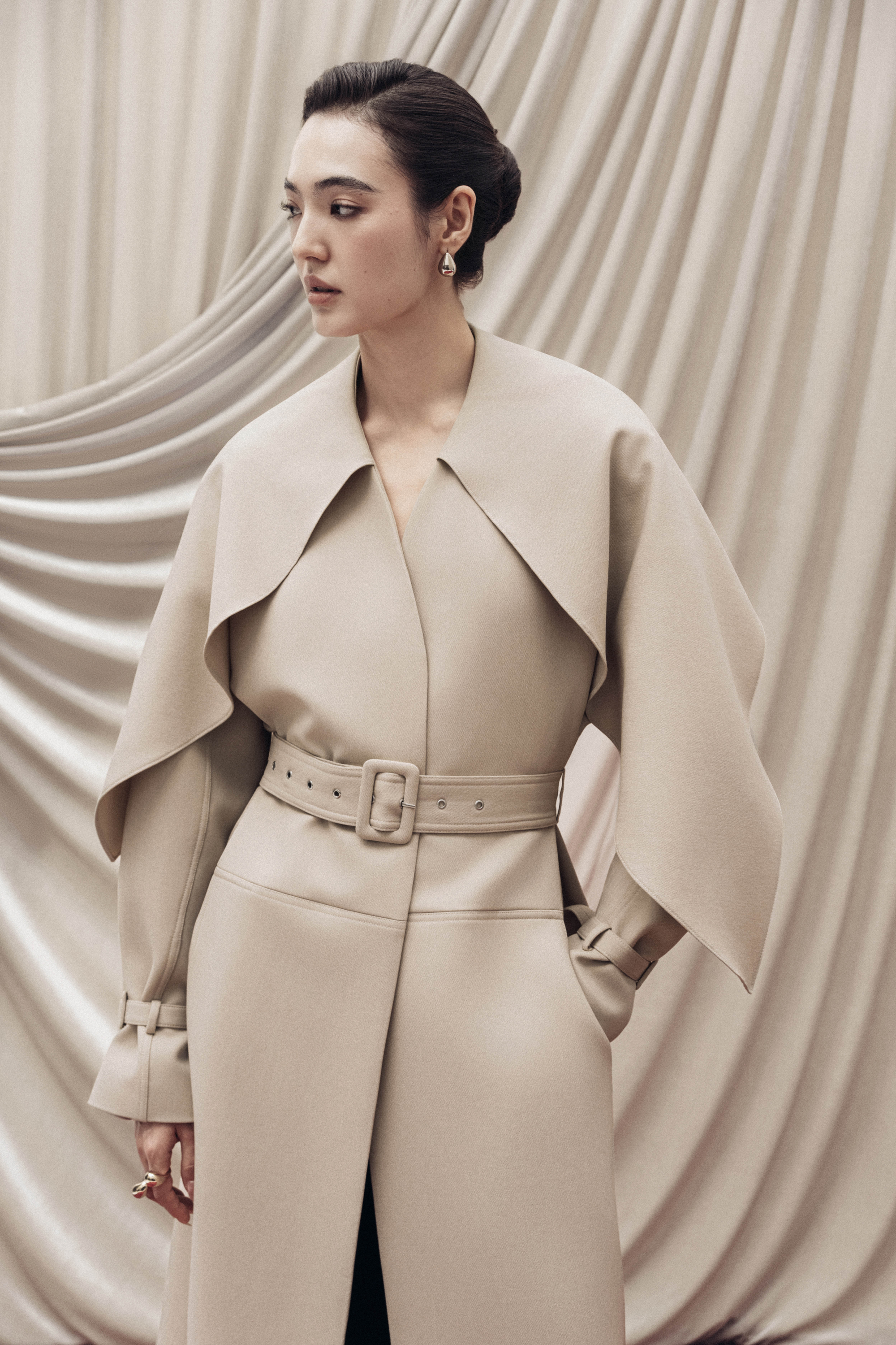 Cape-Collar Structured Trench Coat in Hazelnut