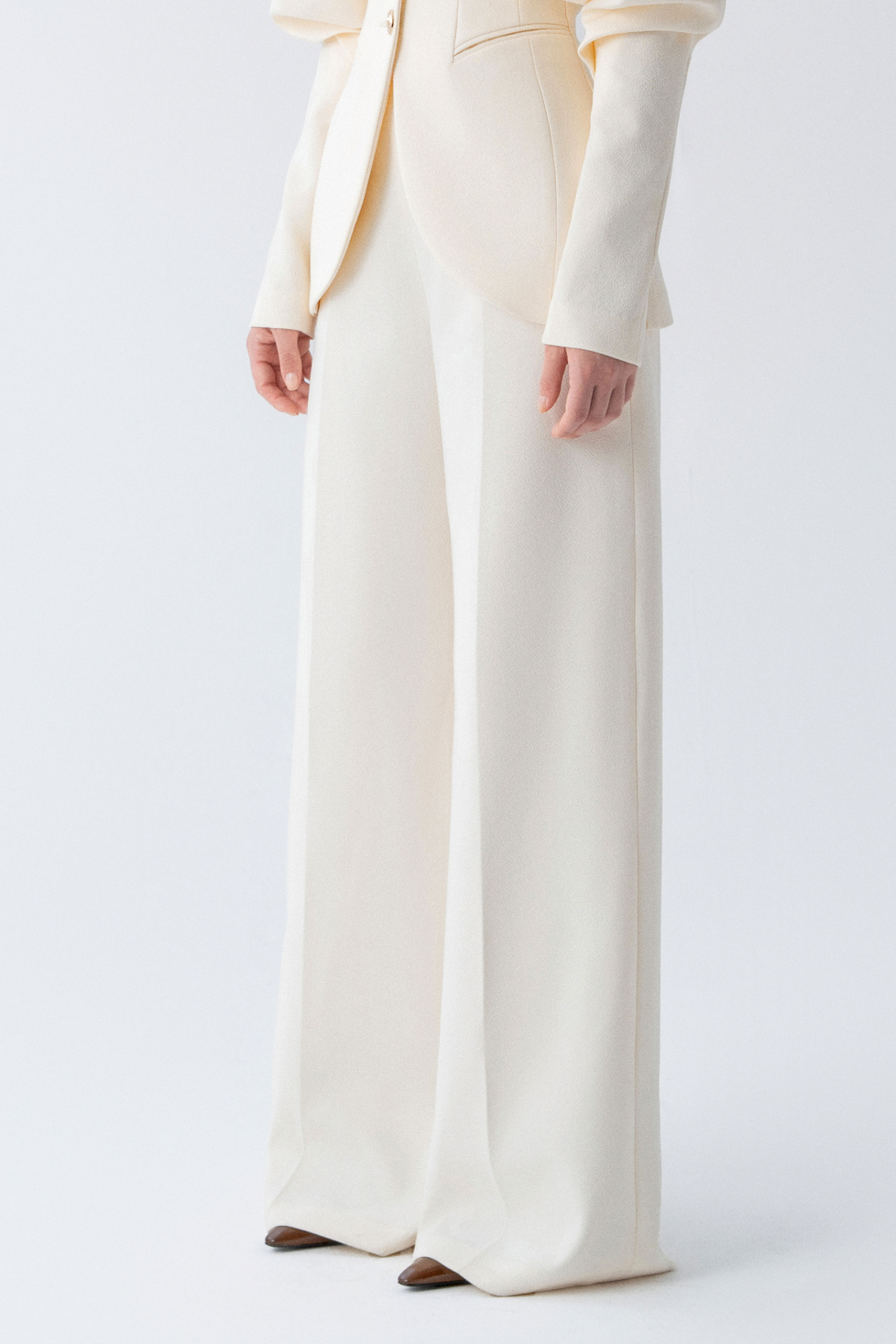 فستان ميدي كريستال ملفوف من سيلستيا باللون الكريم