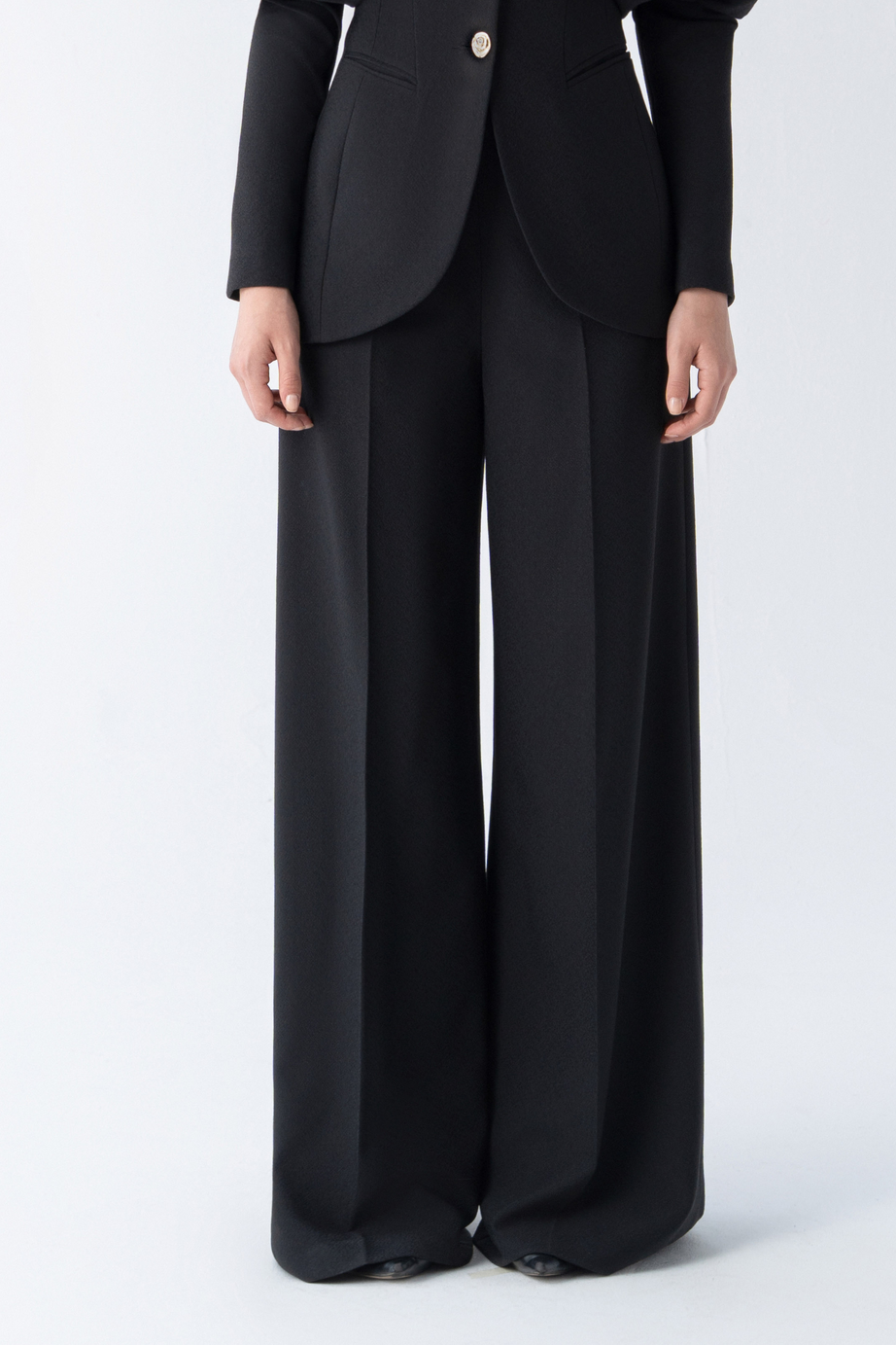 فستان ميدي كريستال ملفوف من سيلستيا باللون الكريم