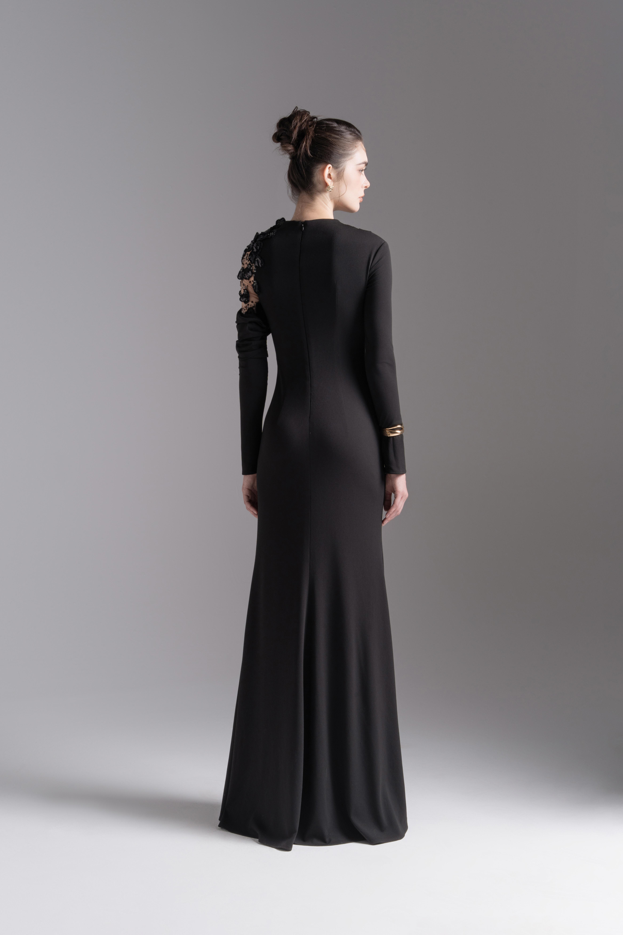 Lace Halo Midi in Black