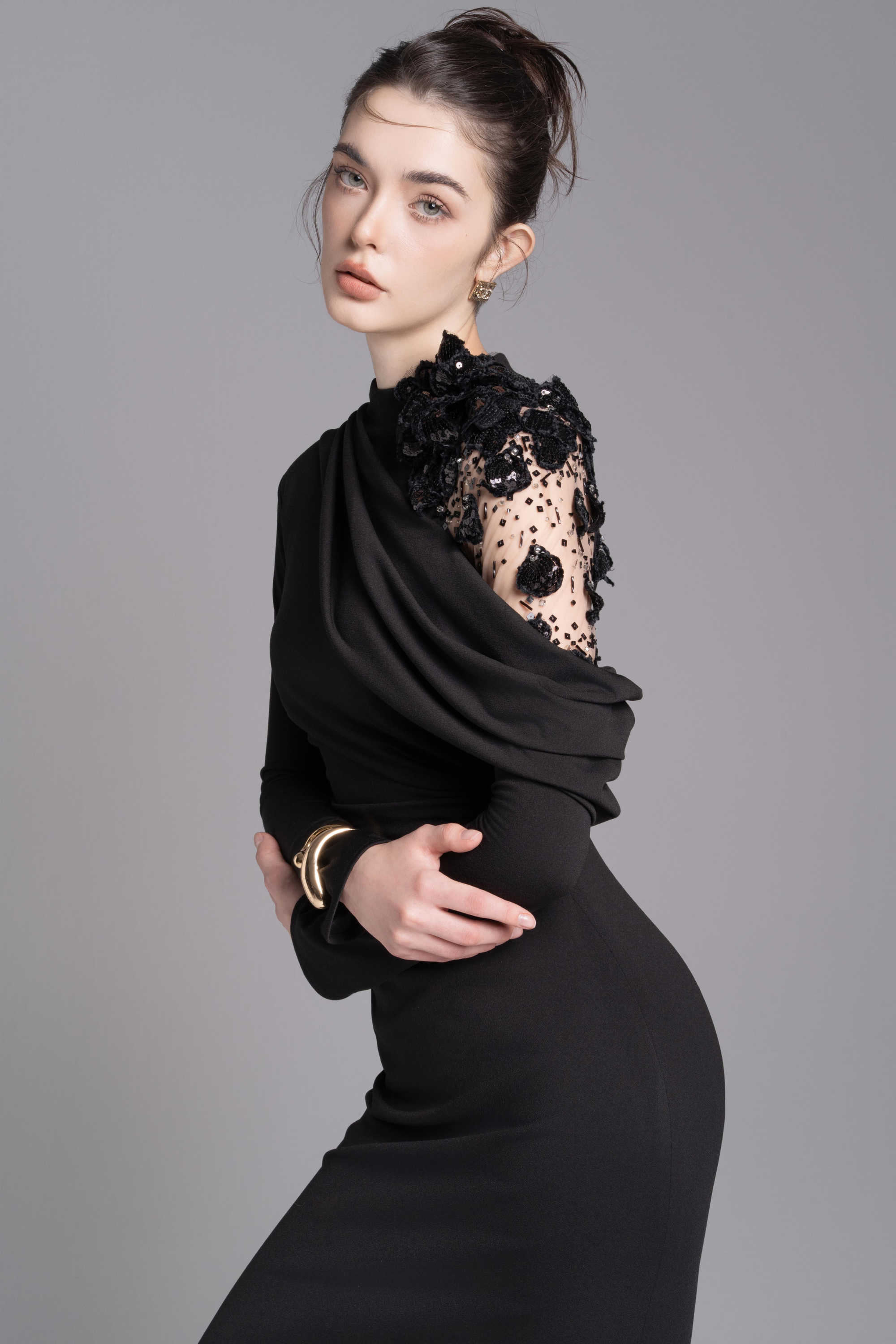 Lace Halo Midi in Black