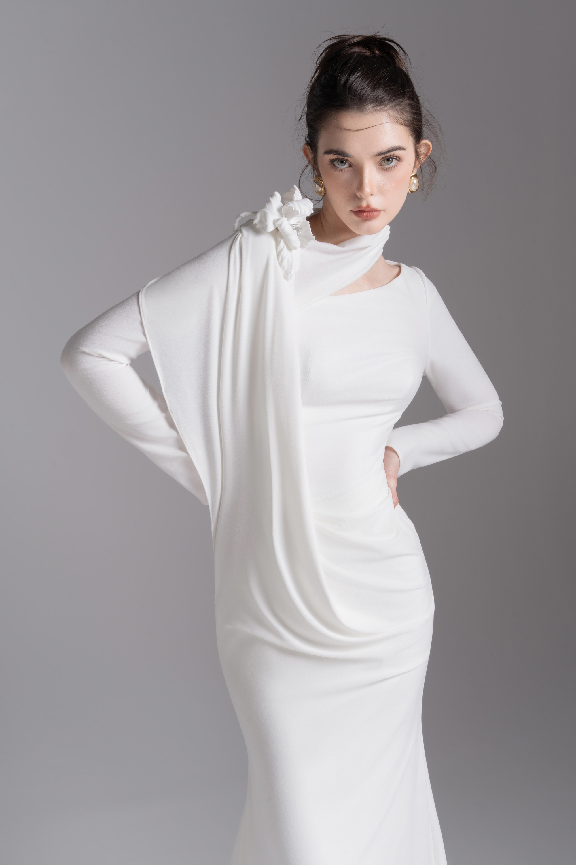 Bloom Asymmetry Dress - White Mermaid with Flower Charm S