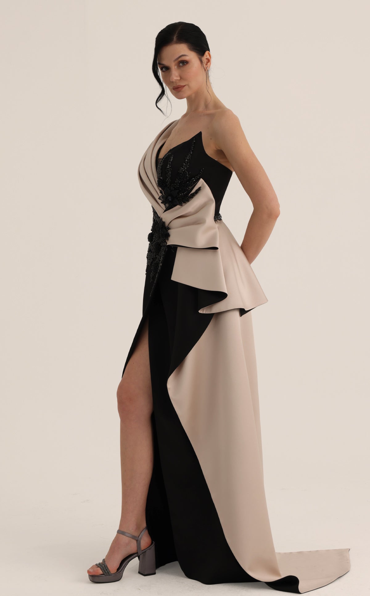 MNM Couture O07853