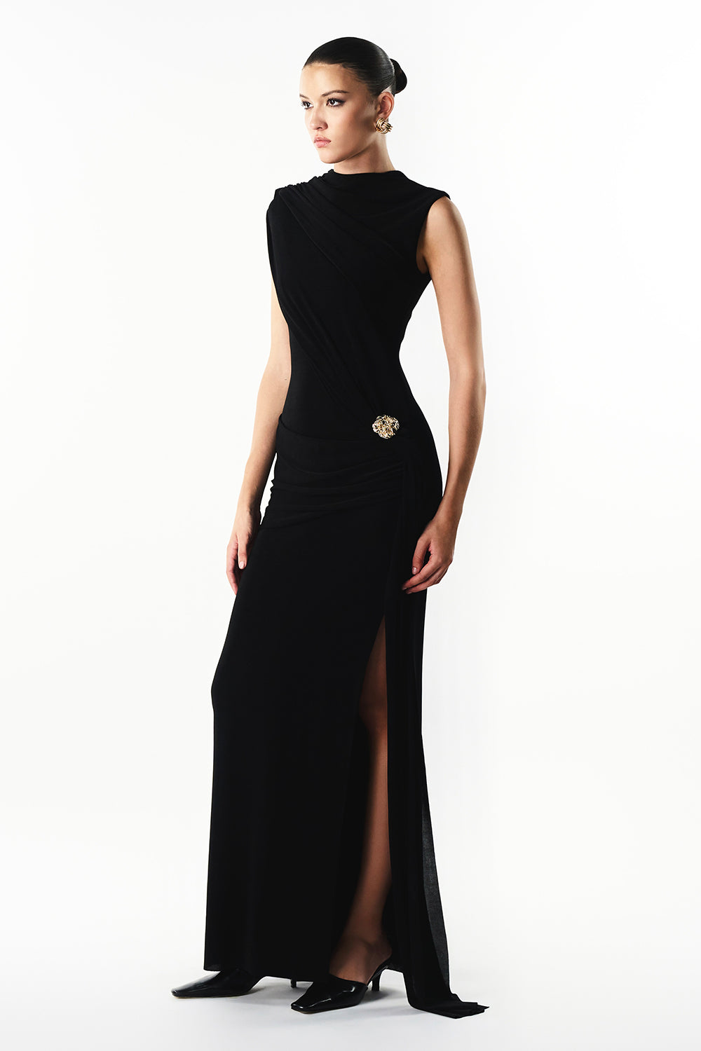 Mirer - Onyra Asymmetric Sleeve Metal Maxi Dress-4