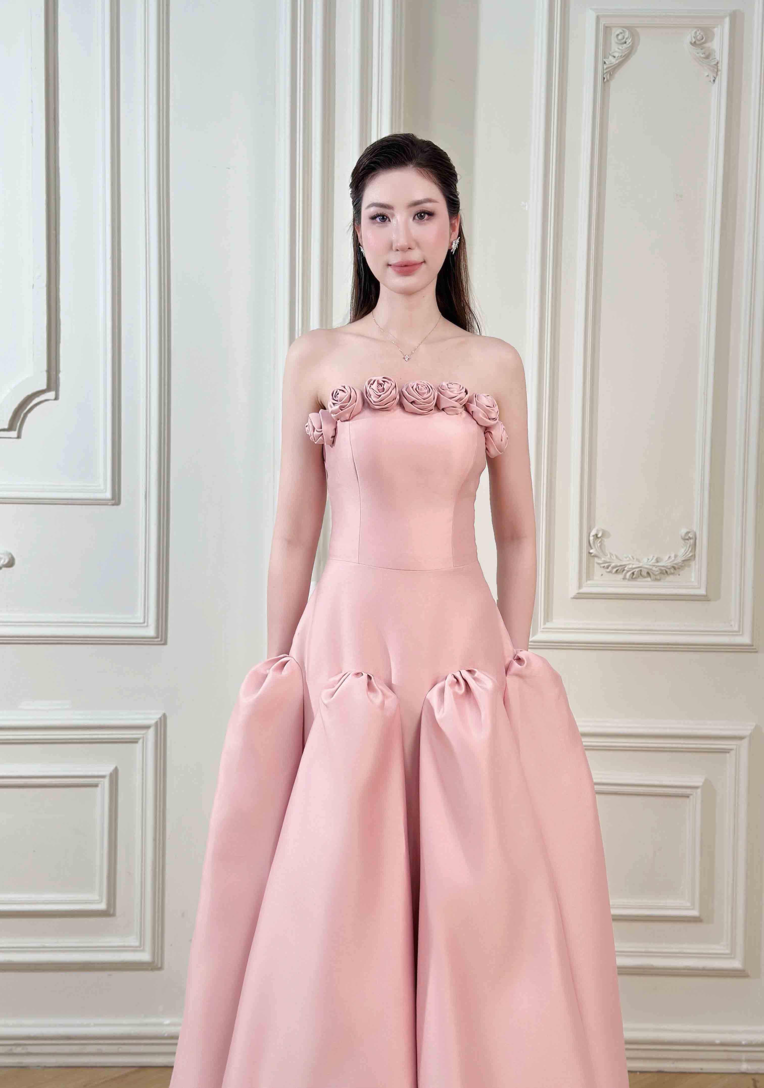 Noa Dress – Strapless Rosette Ballgown