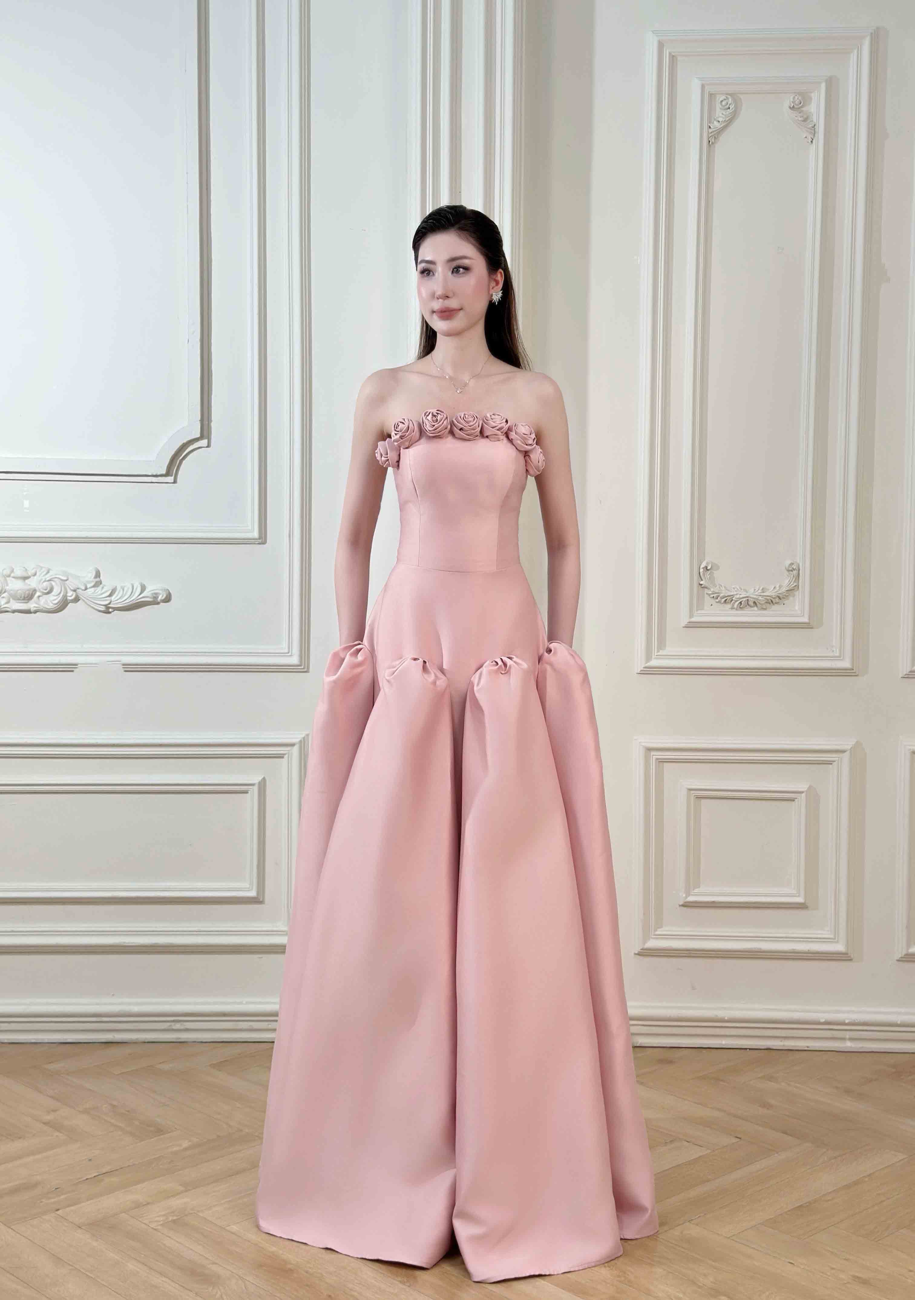 Noa Dress – Strapless Rosette Ballgown