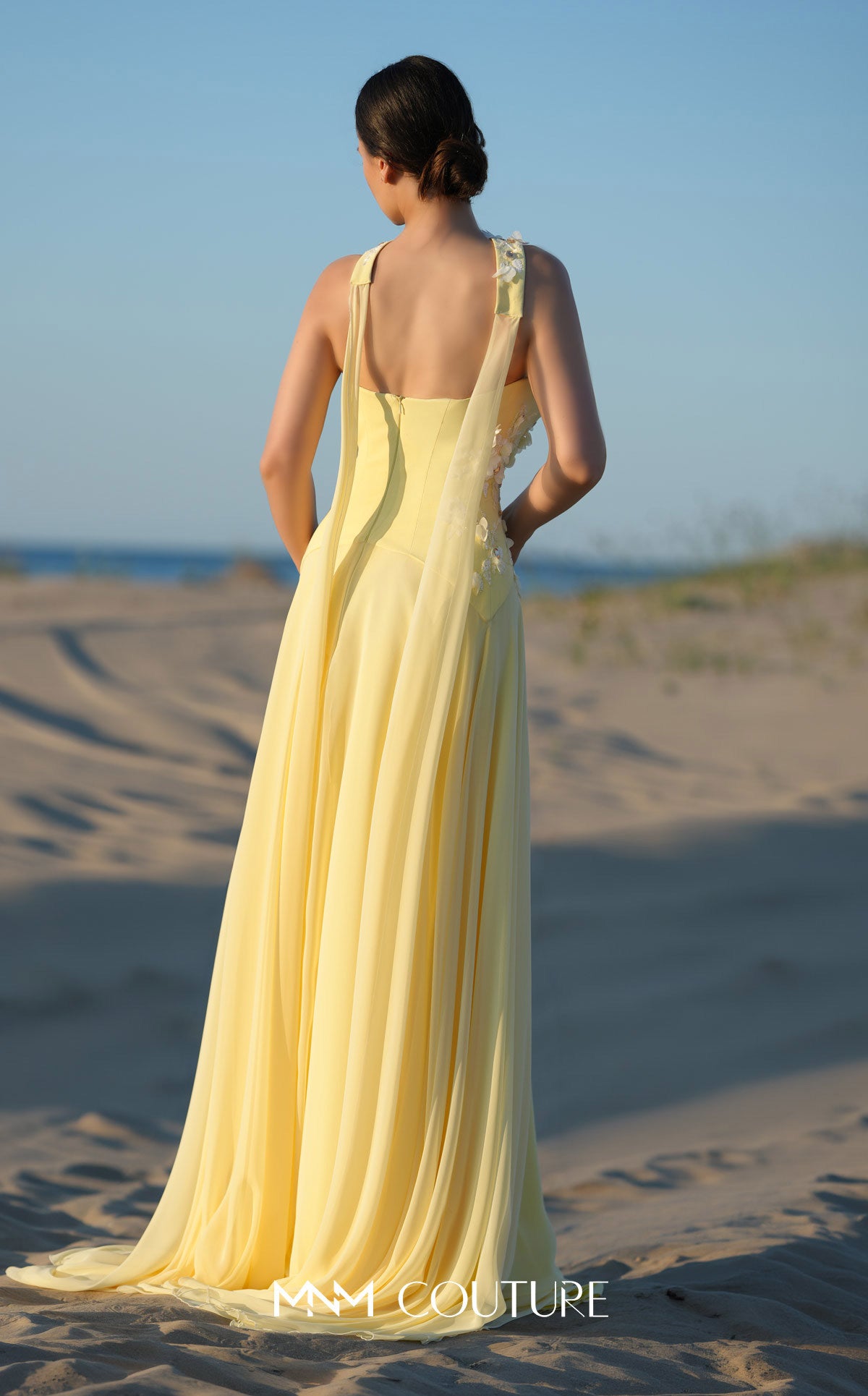 MNM Couture O09001