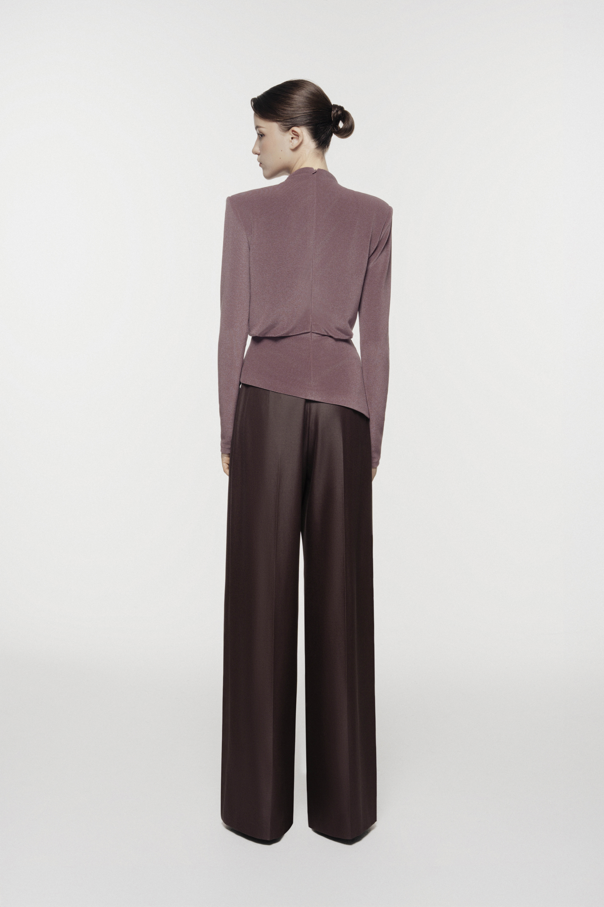 Ring-Draped Sculptural Set Design