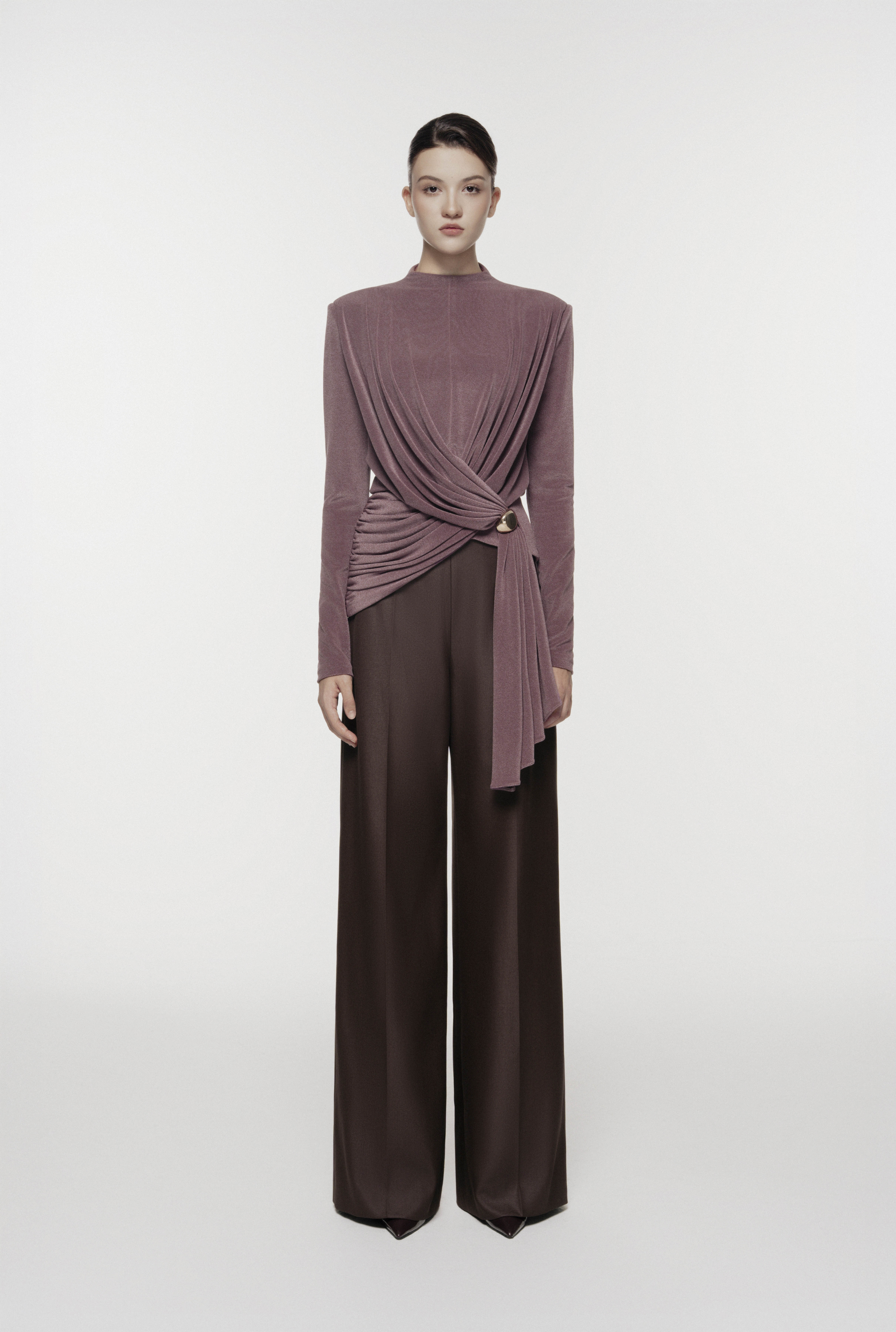 Ring-Draped Sculptural Set Design