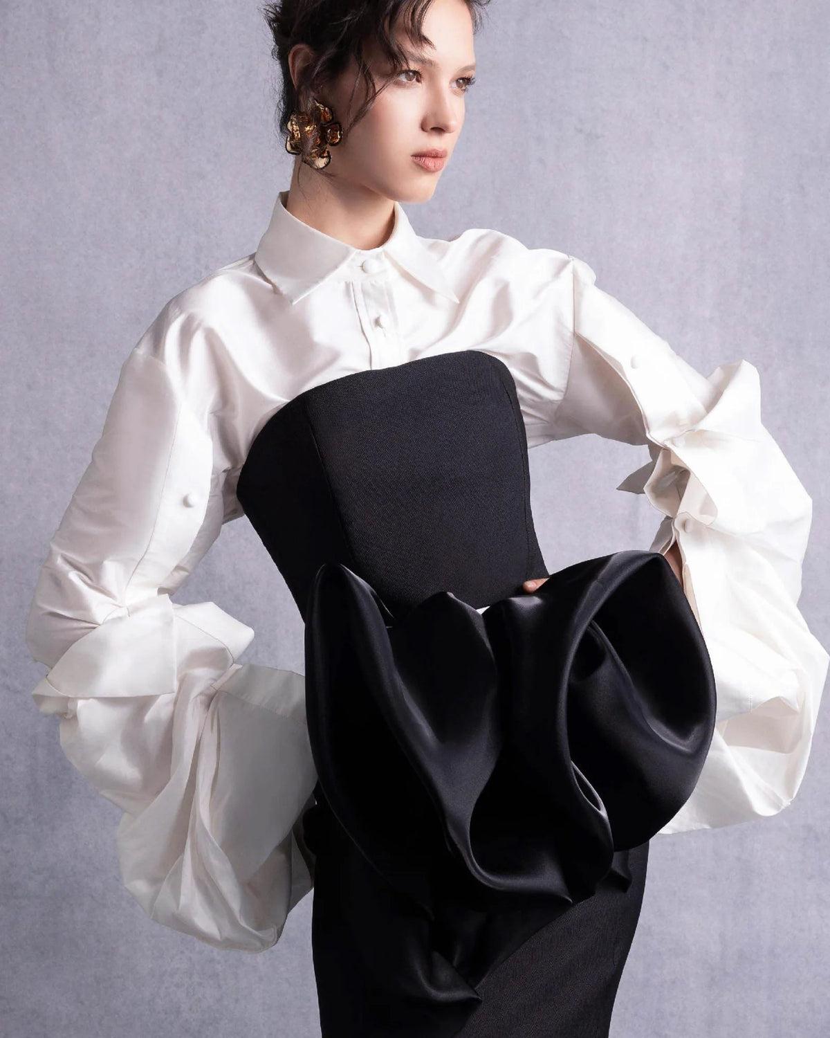Style GOS2526 Exaggerated Sleeves Off-White Taffeta Blouse Black Piqué Corset Skirt