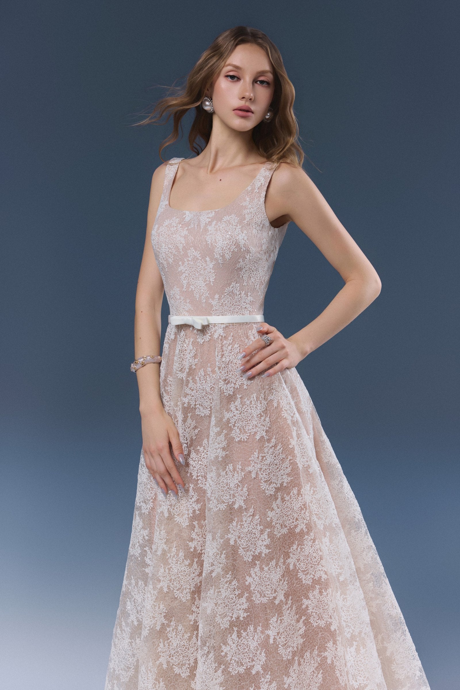 YURI DRESS image 2