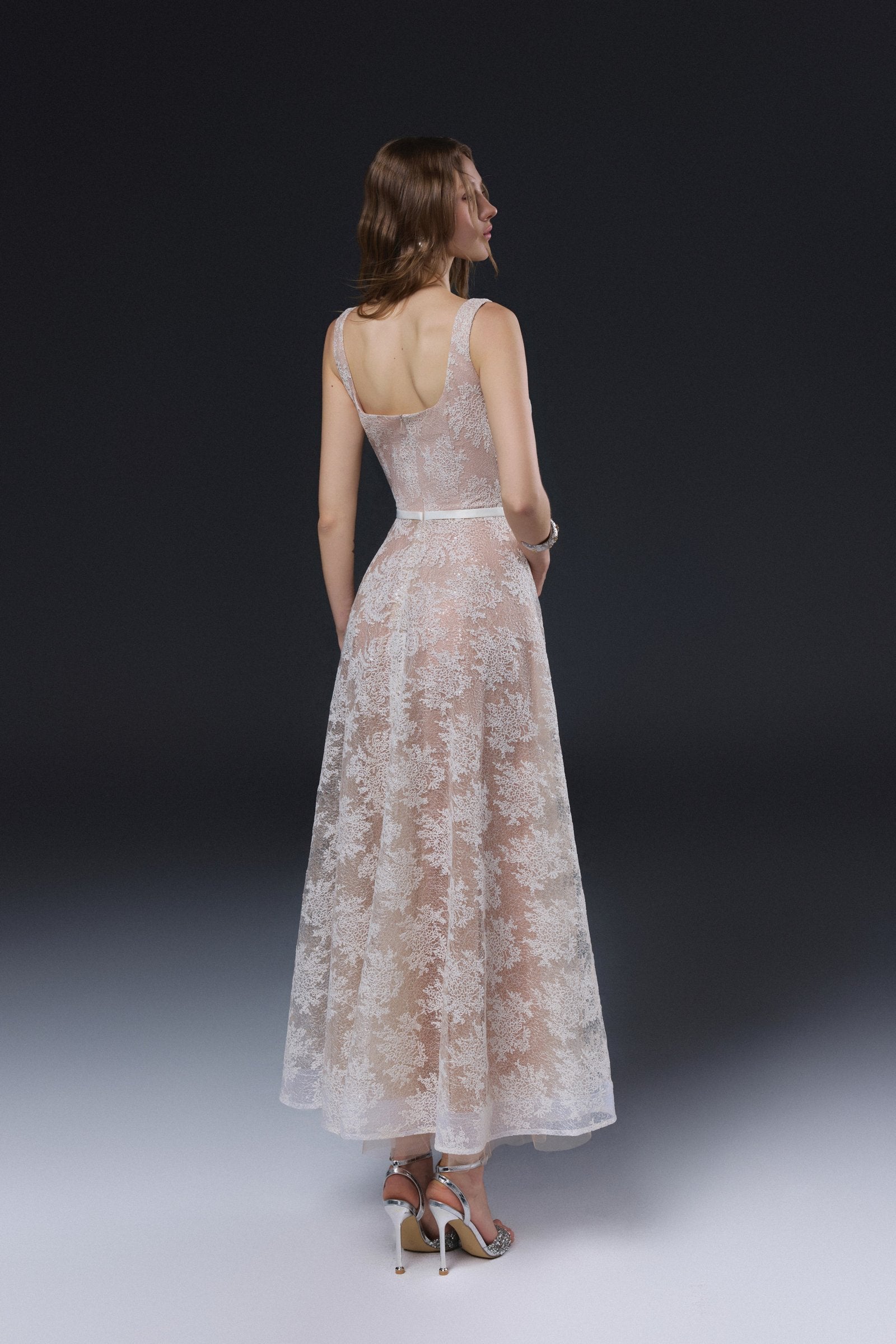 YURI DRESS image 3